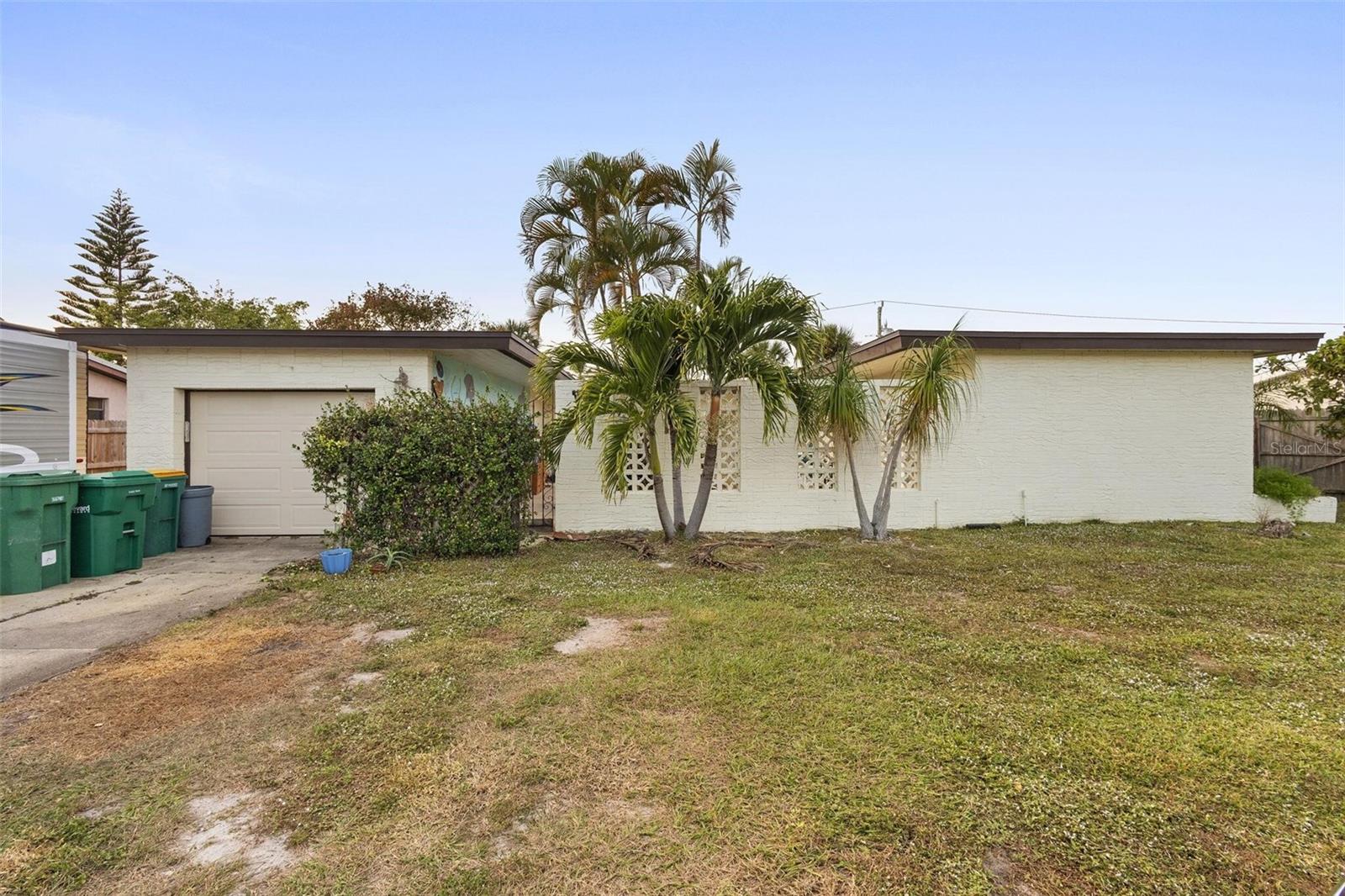 1132 PINETREE DR