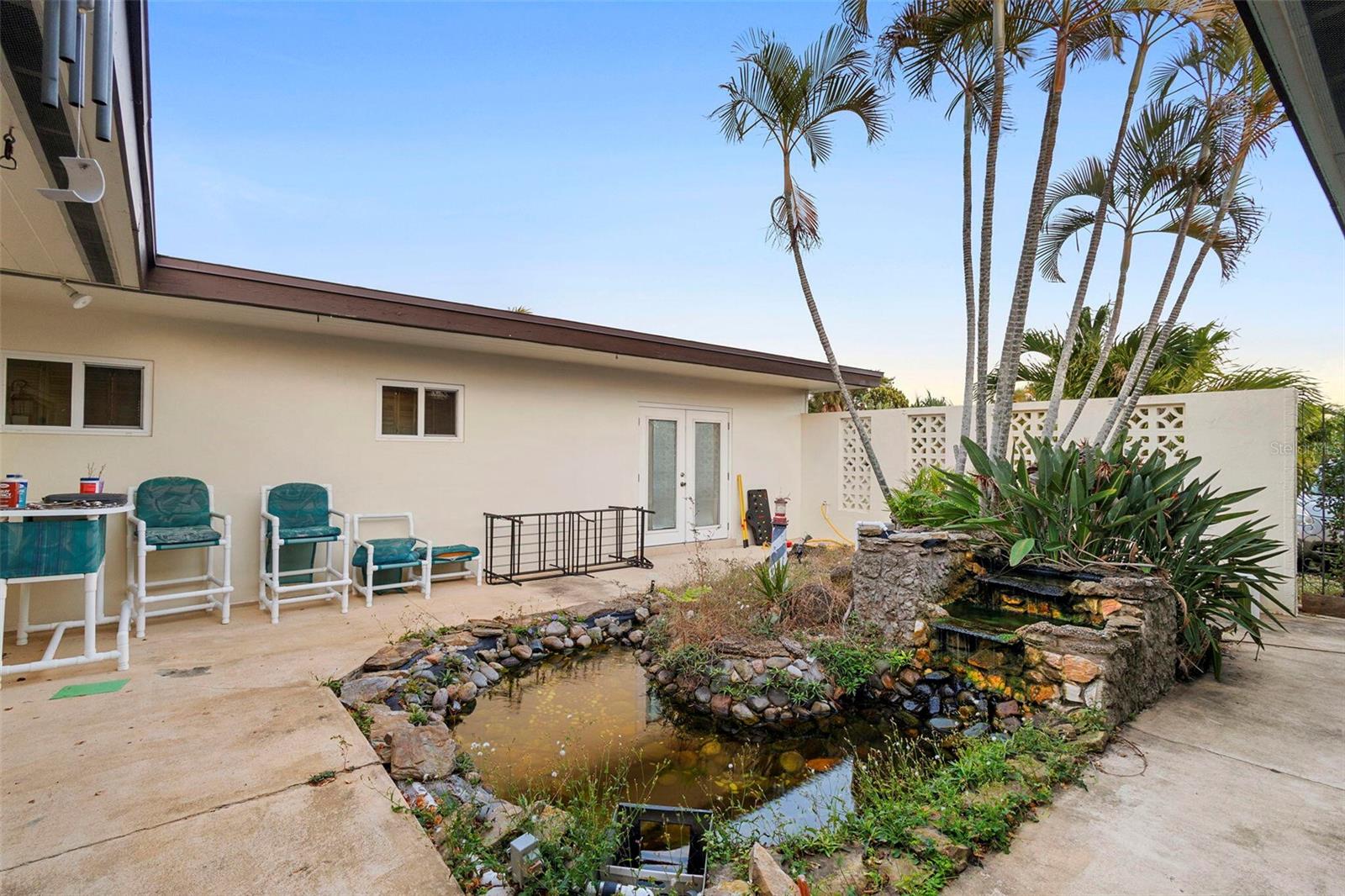 1132 PINETREE DR
