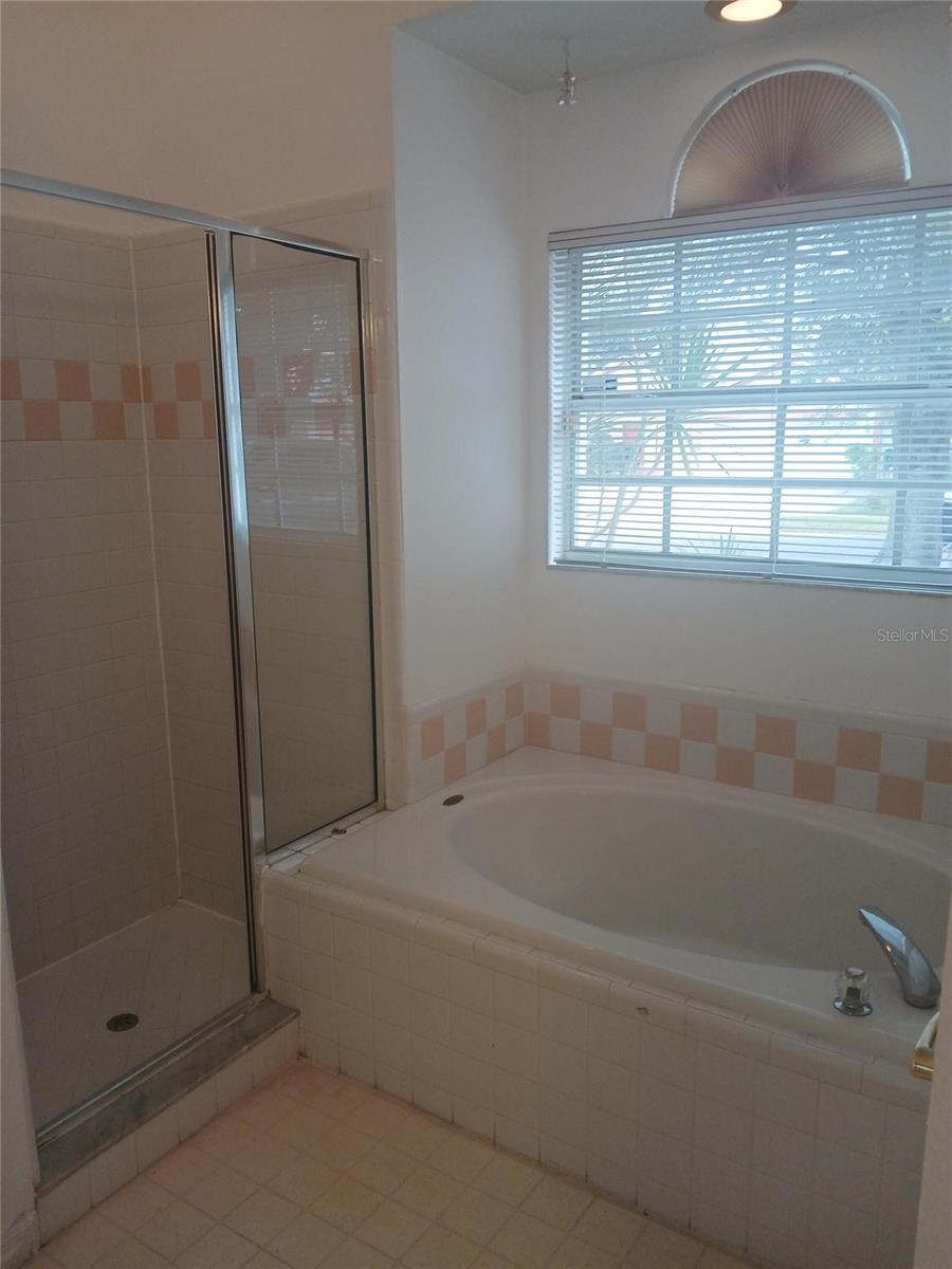 2323 LAUREL PINE LN