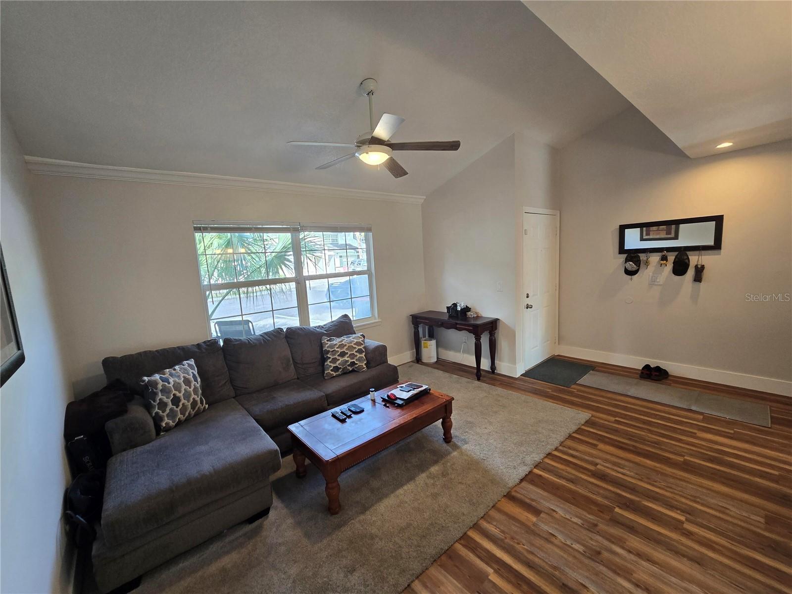 820 W 25TH ST