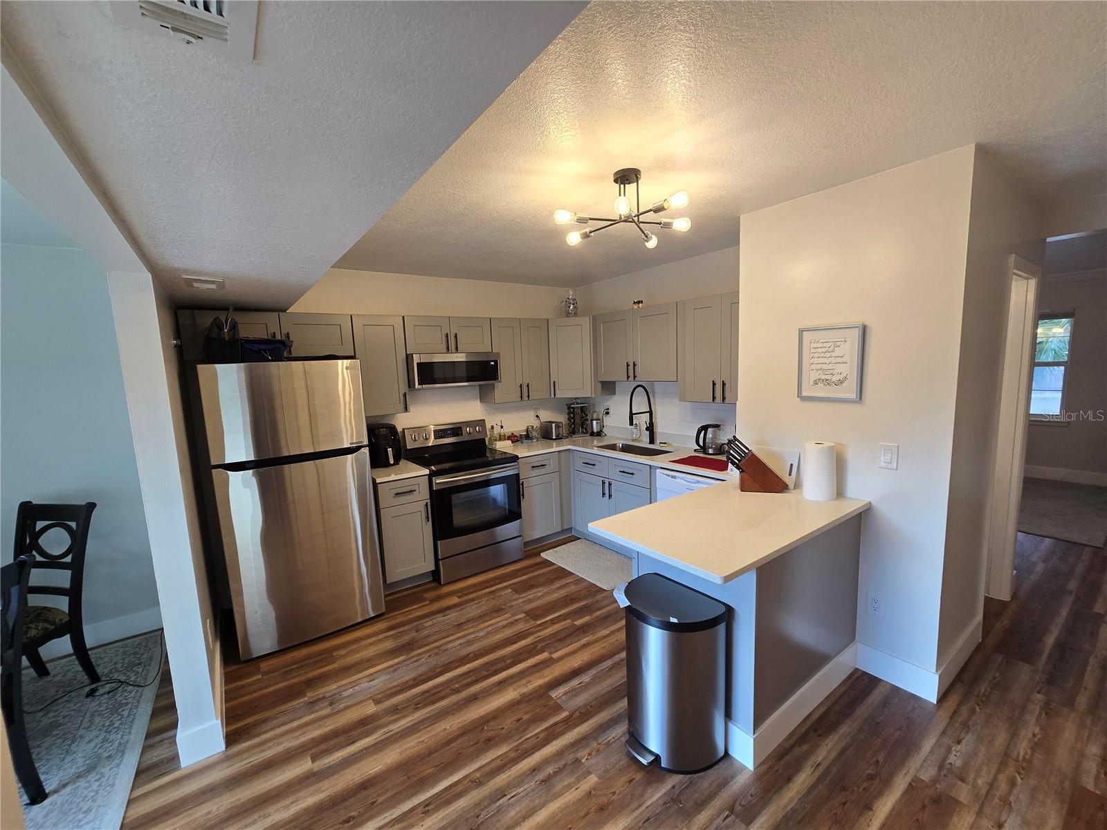 820 W 25TH ST