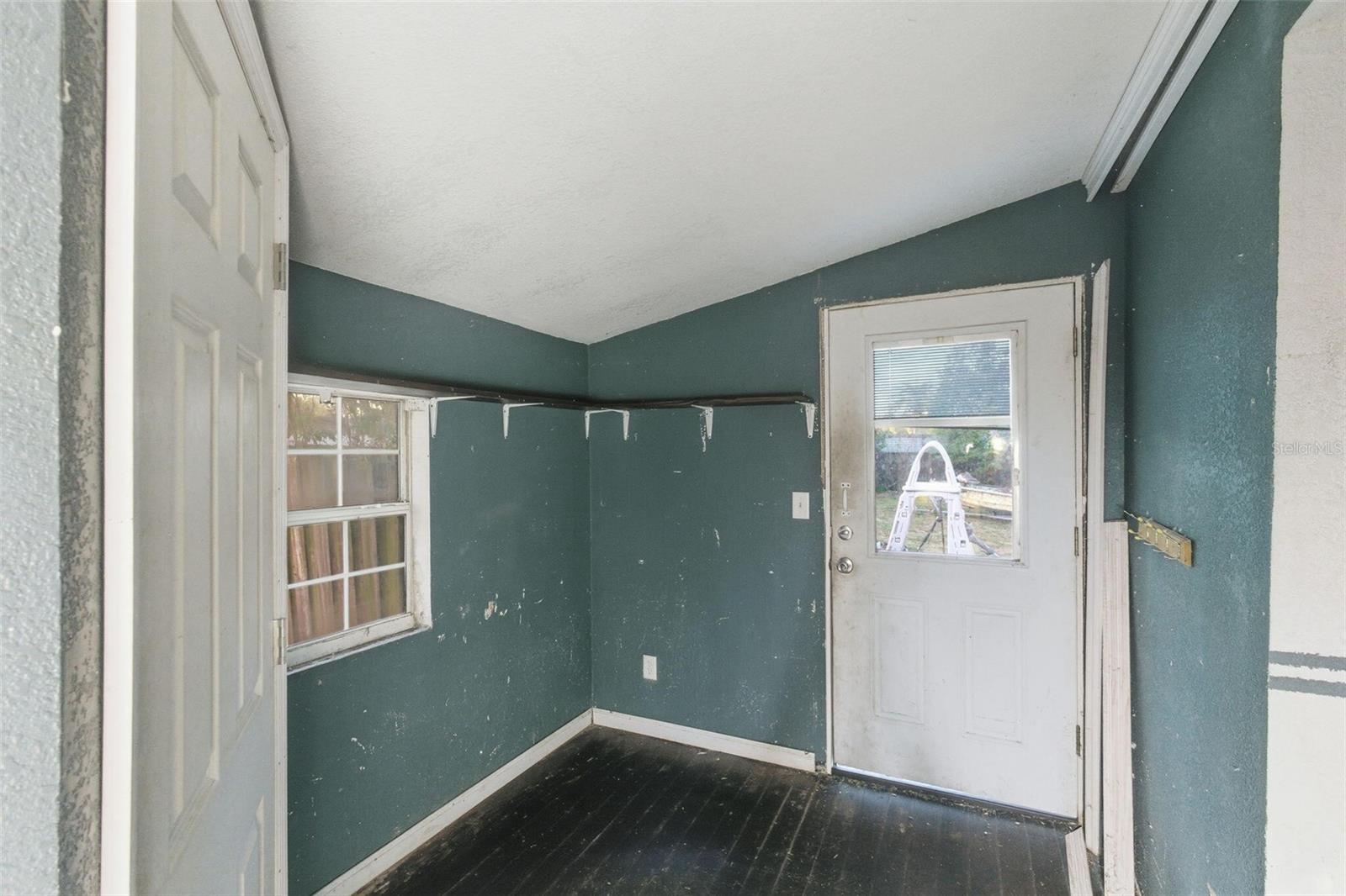 531 VIHLEN RD