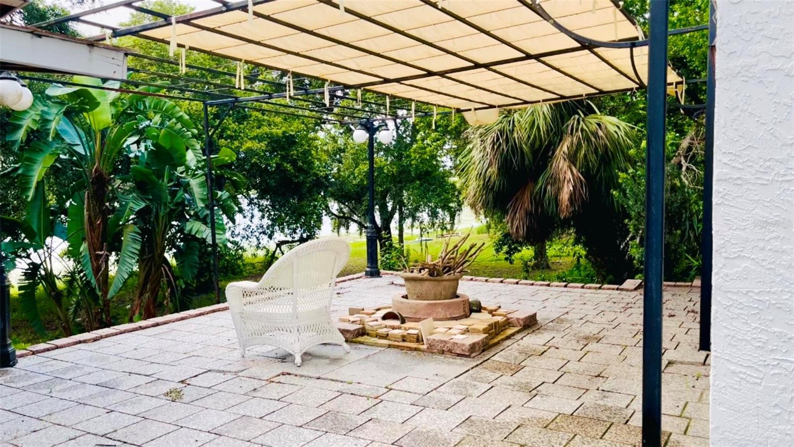 238 LAKE DR