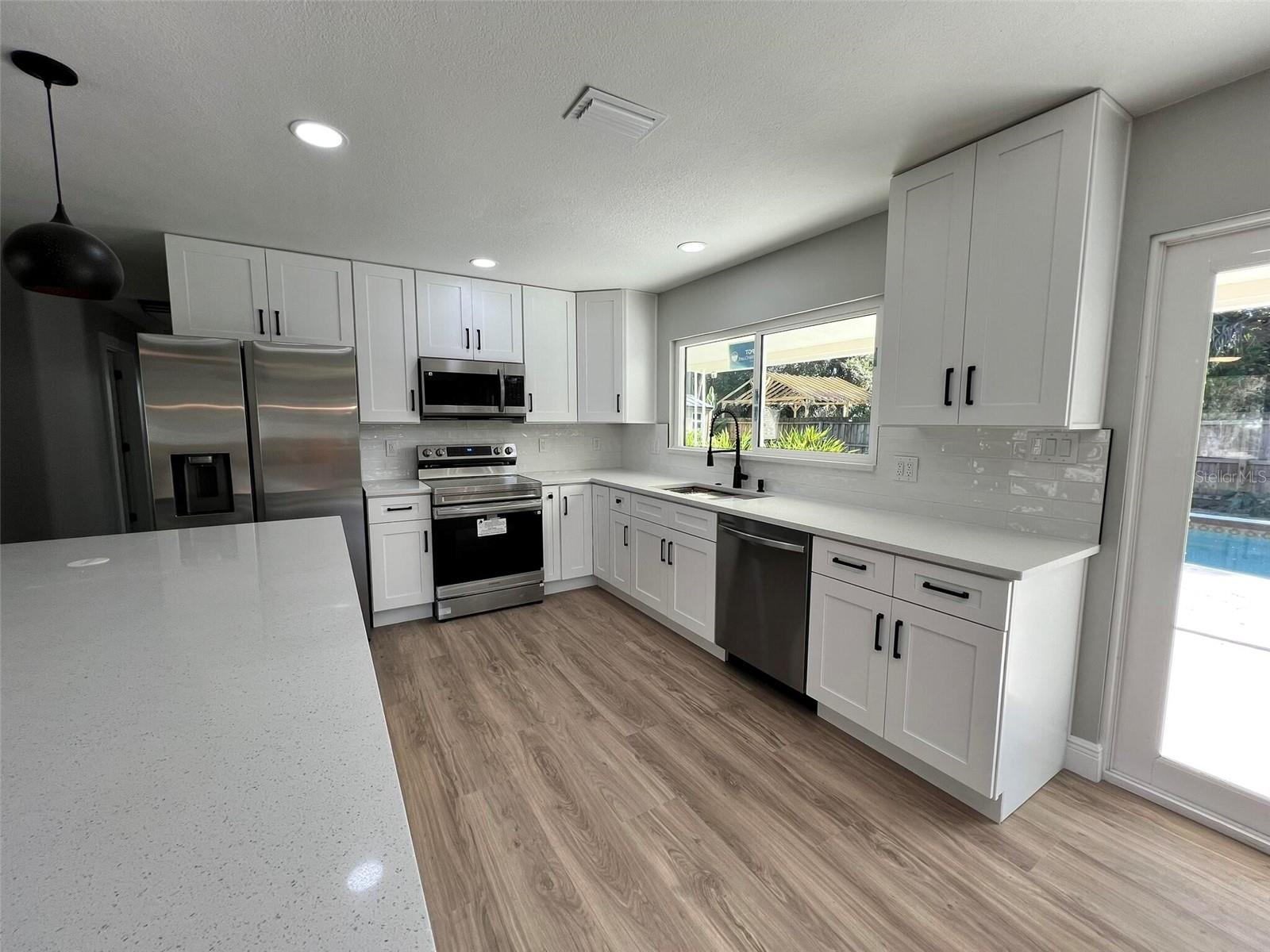 3180 BELLEVUE ST