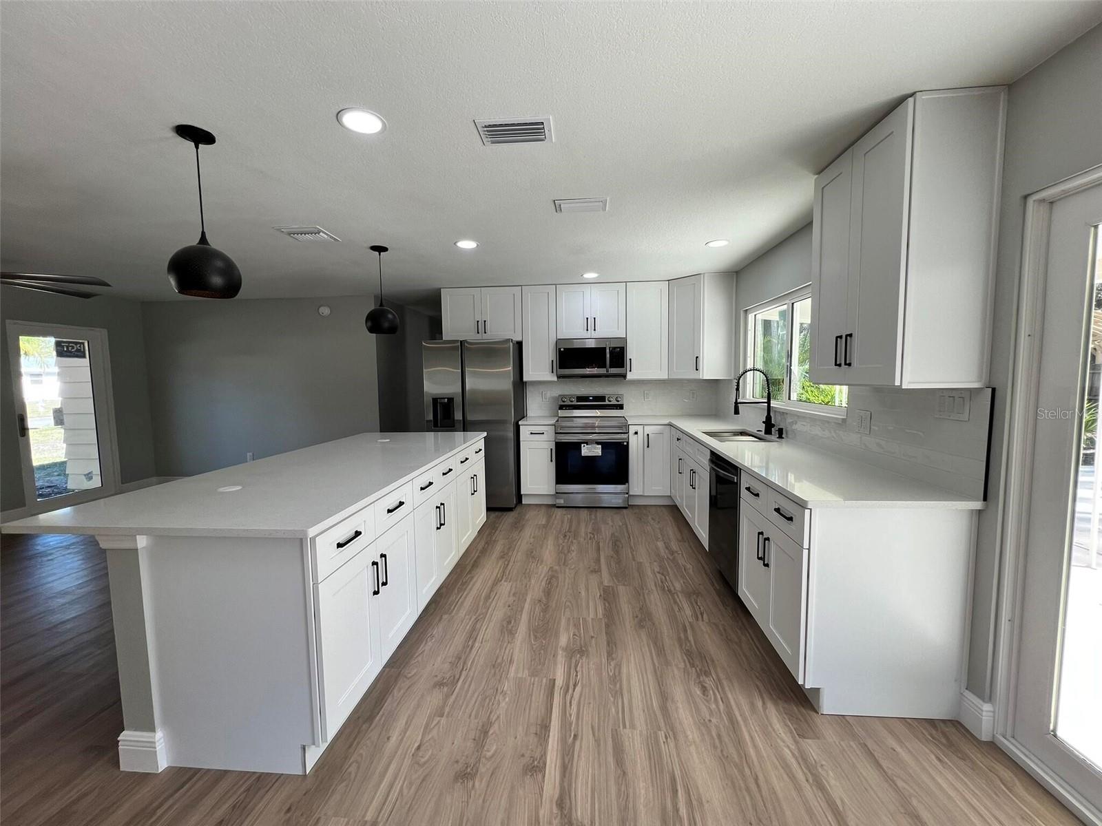 3180 BELLEVUE ST