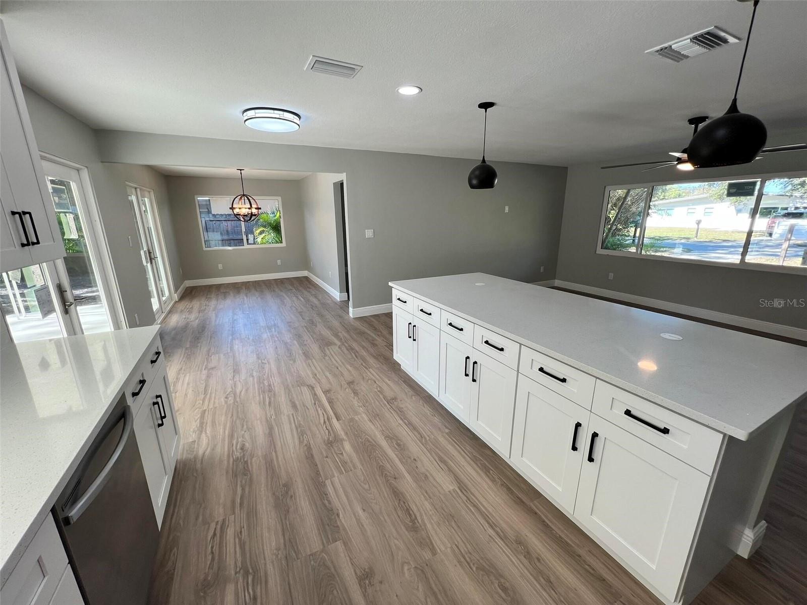 3180 BELLEVUE ST