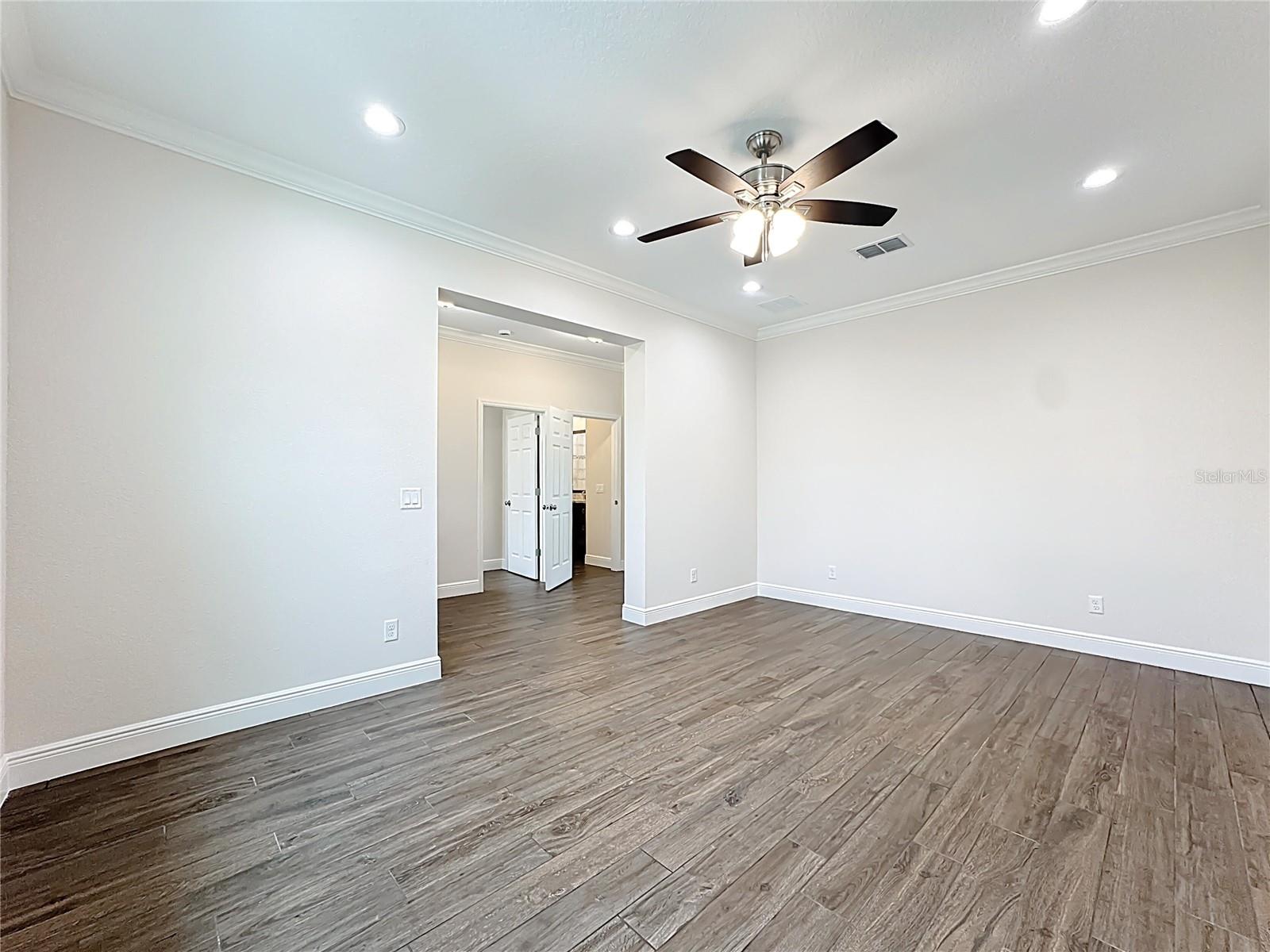 19022 MARDI GRAS ST