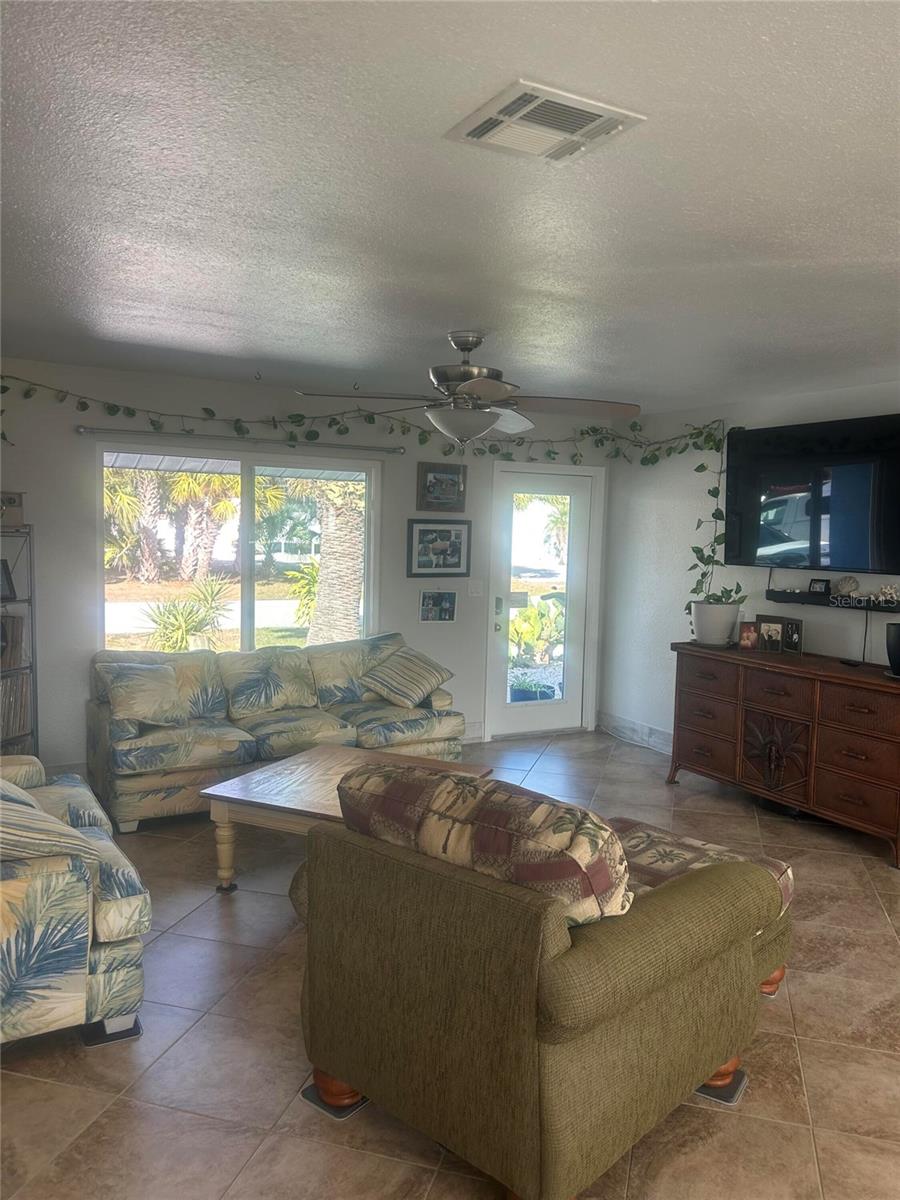 18566 VAN NUYS CIR