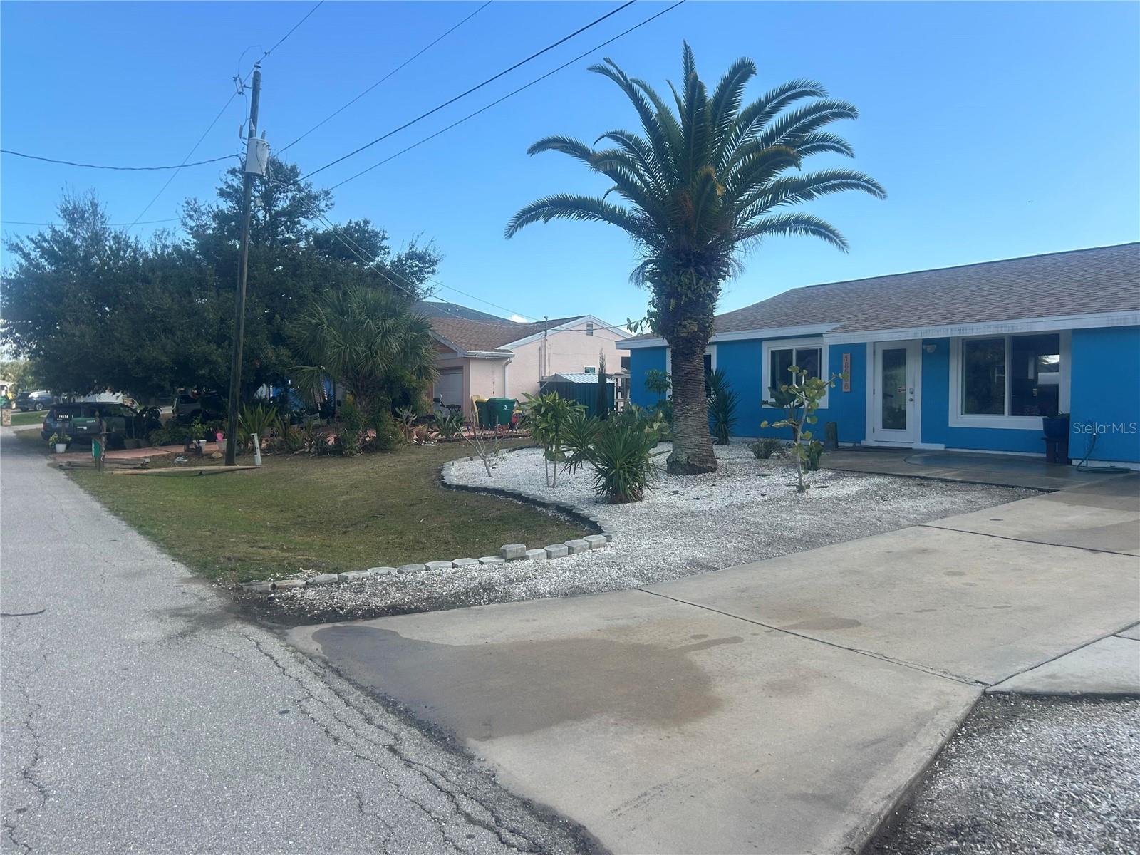 18566 VAN NUYS CIR