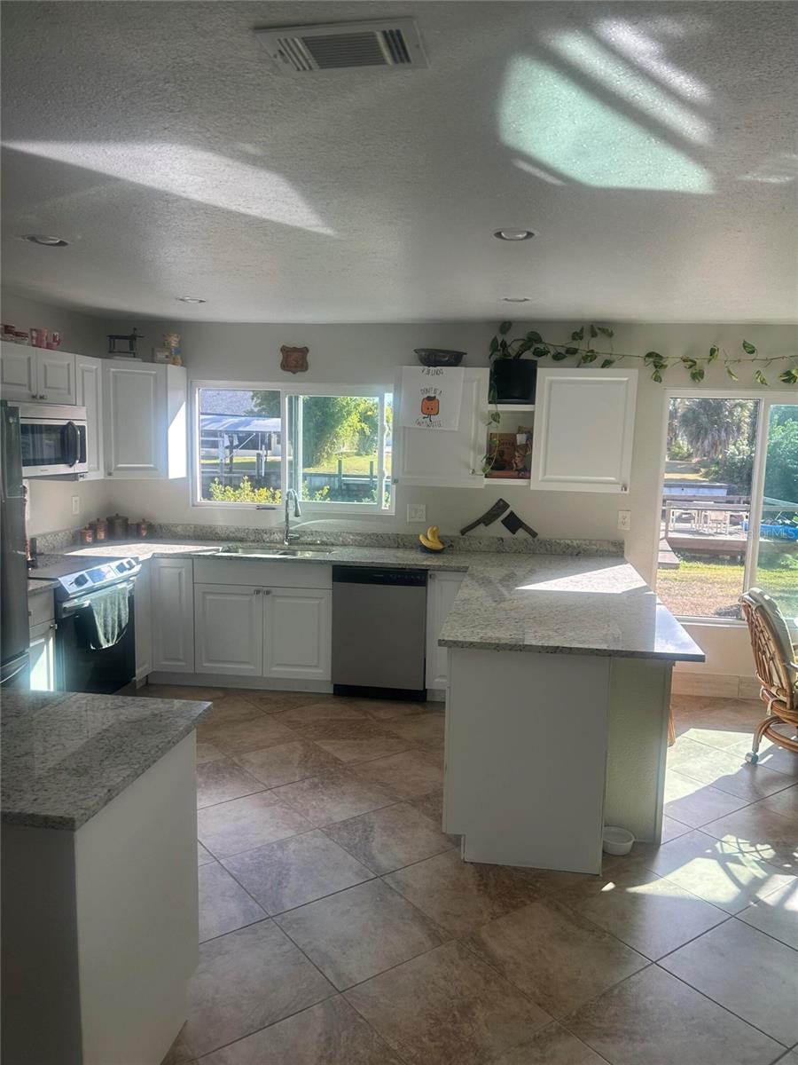 18566 VAN NUYS CIR