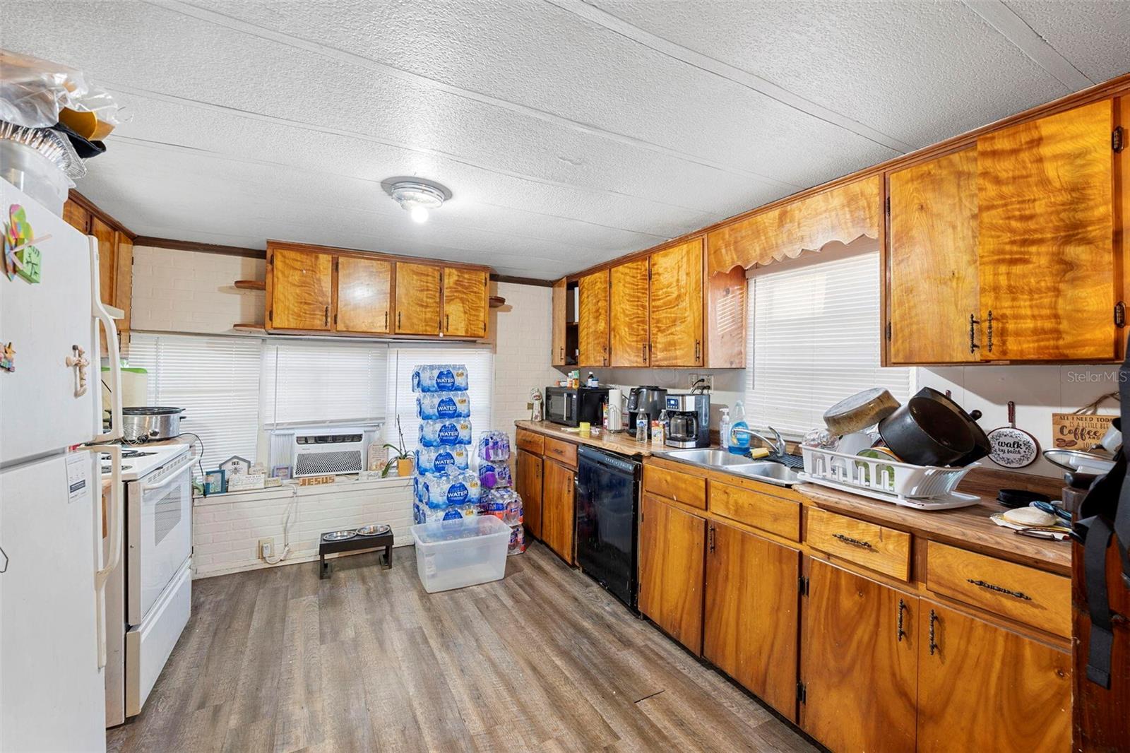 3929 COUNTRY PL