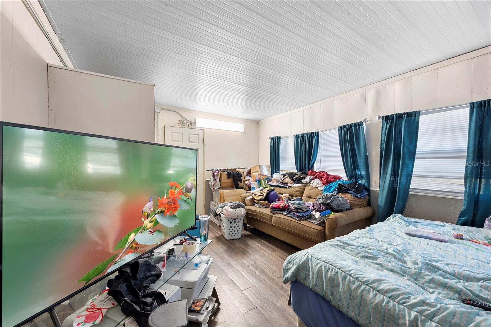 3929 COUNTRY PL