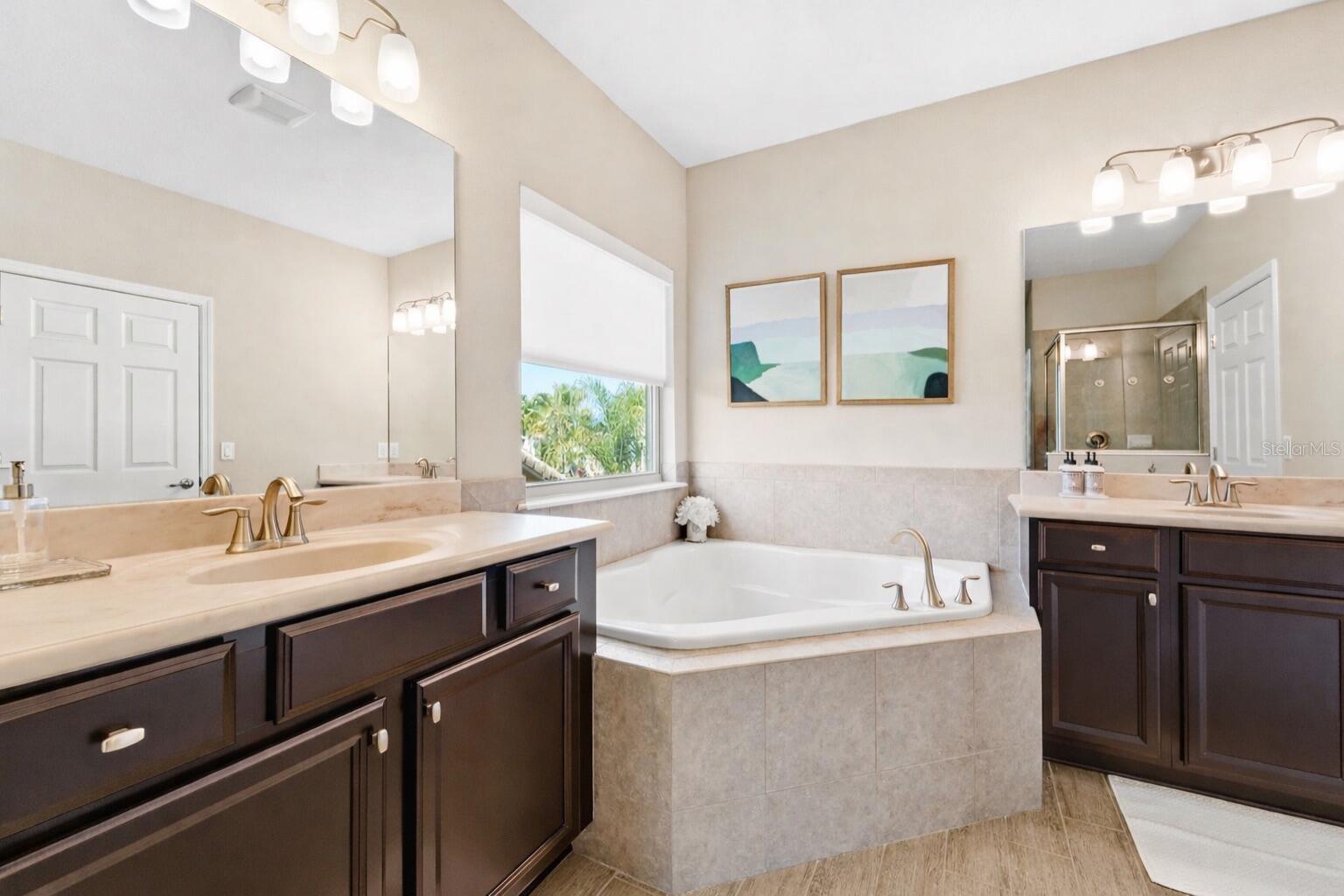 302 COCO PLUM CT