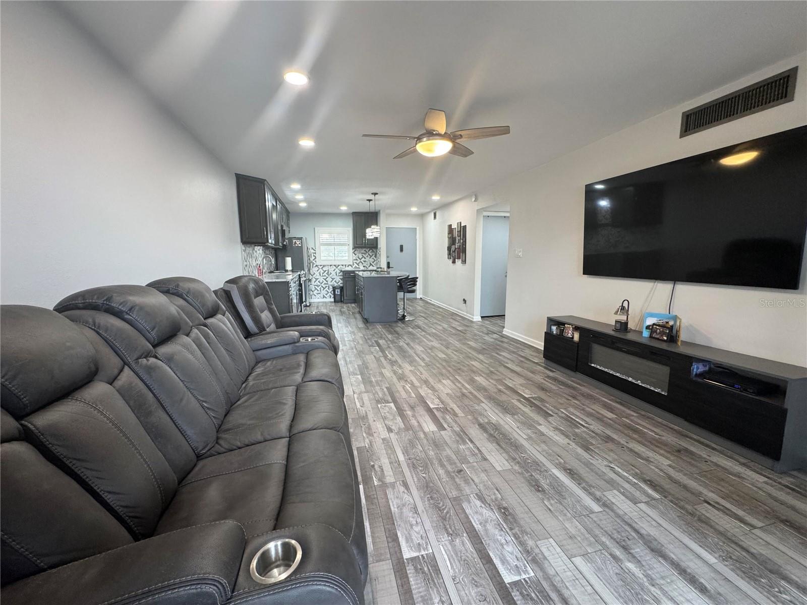 11485 OAKHURST RD #-211