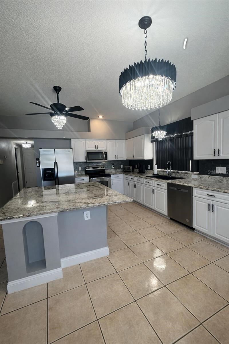 7823 SHANE CT