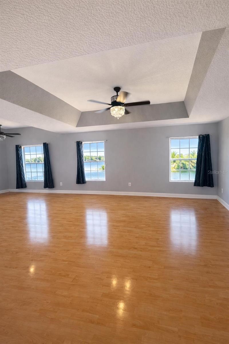 7823 SHANE CT