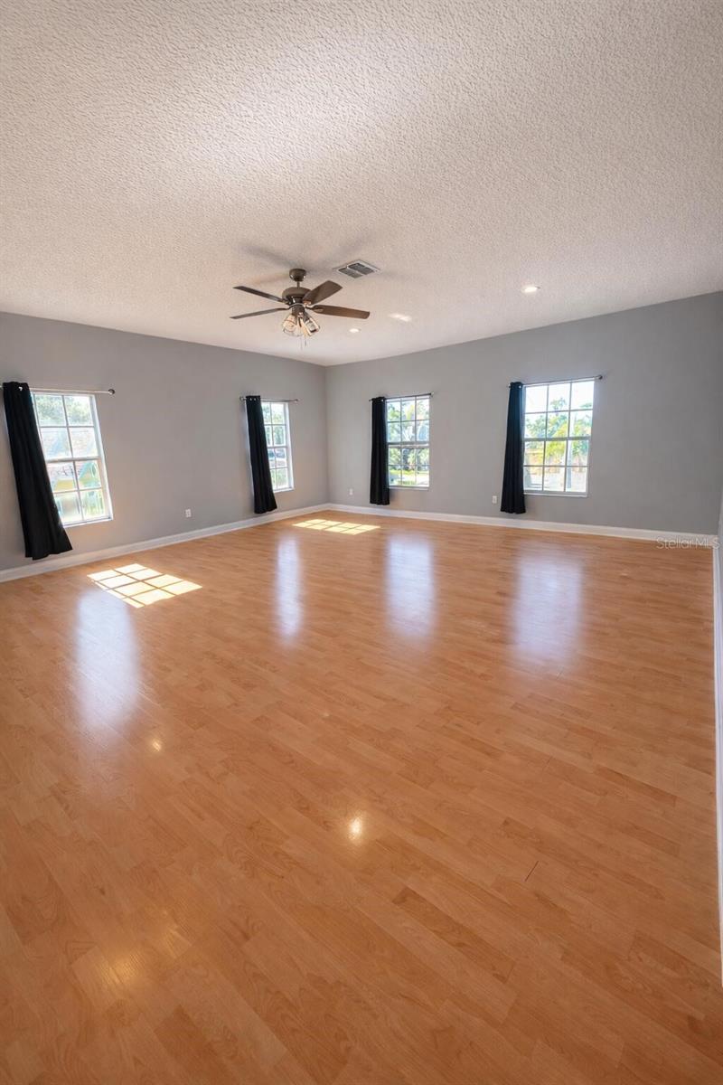 7823 SHANE CT