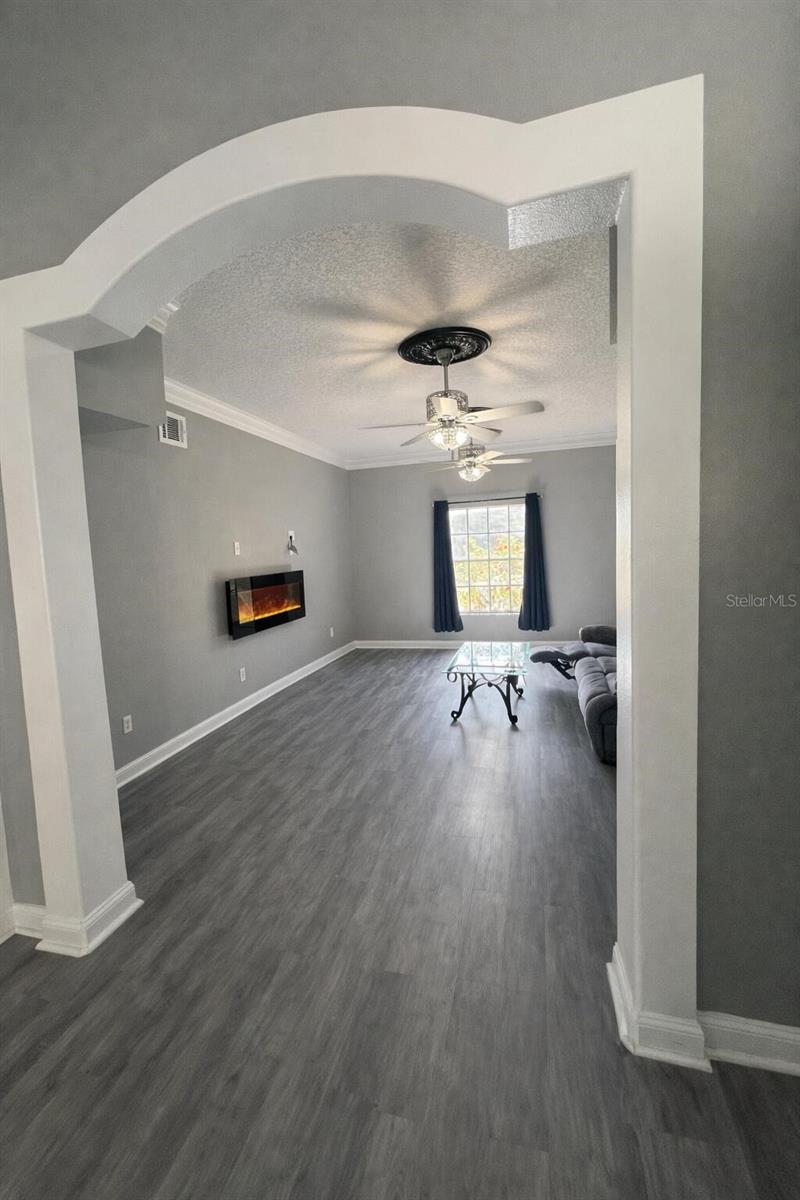 7823 SHANE CT
