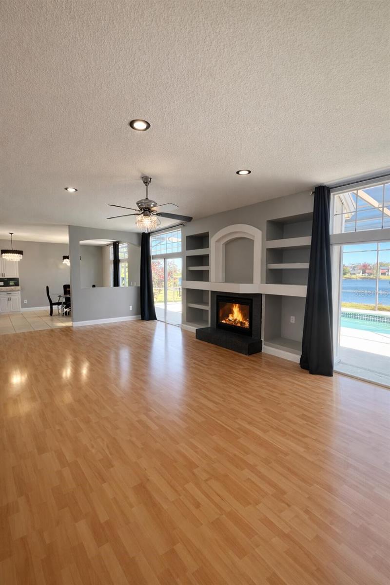 7823 SHANE CT