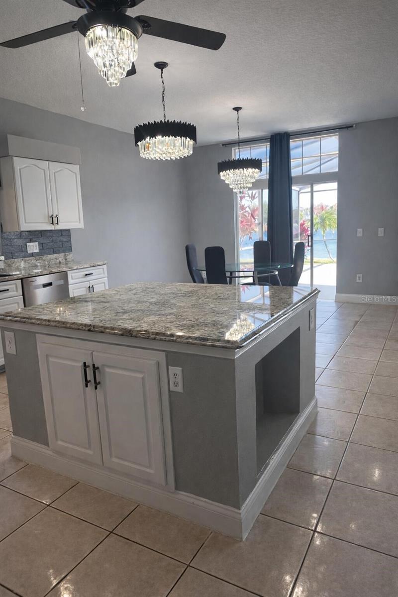 7823 SHANE CT