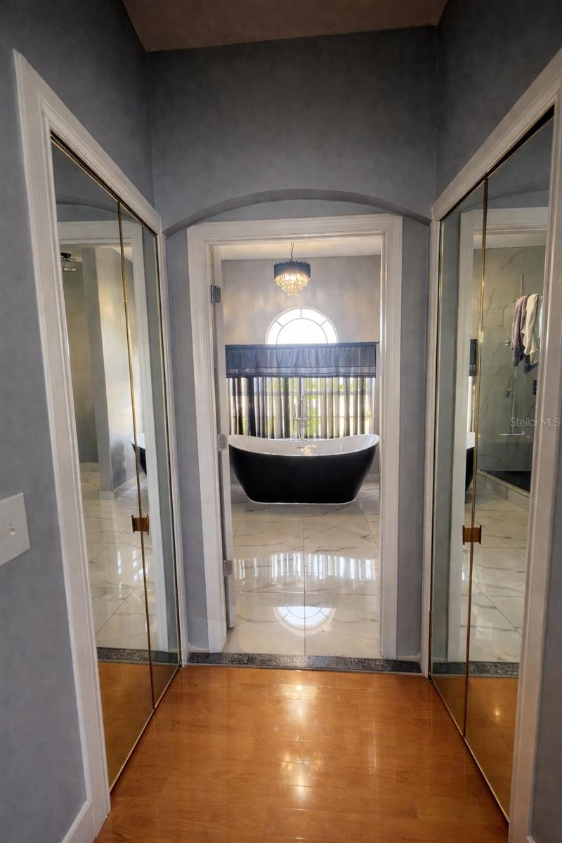 7823 SHANE CT