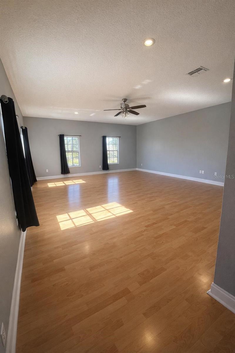 7823 SHANE CT