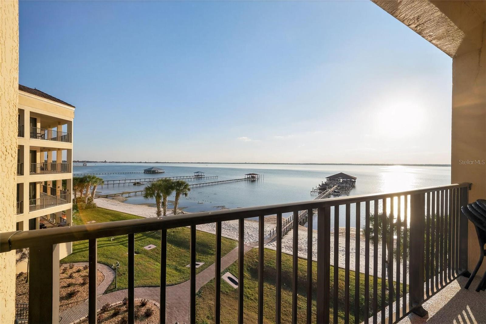 2351 LAKEVIEW DR #302