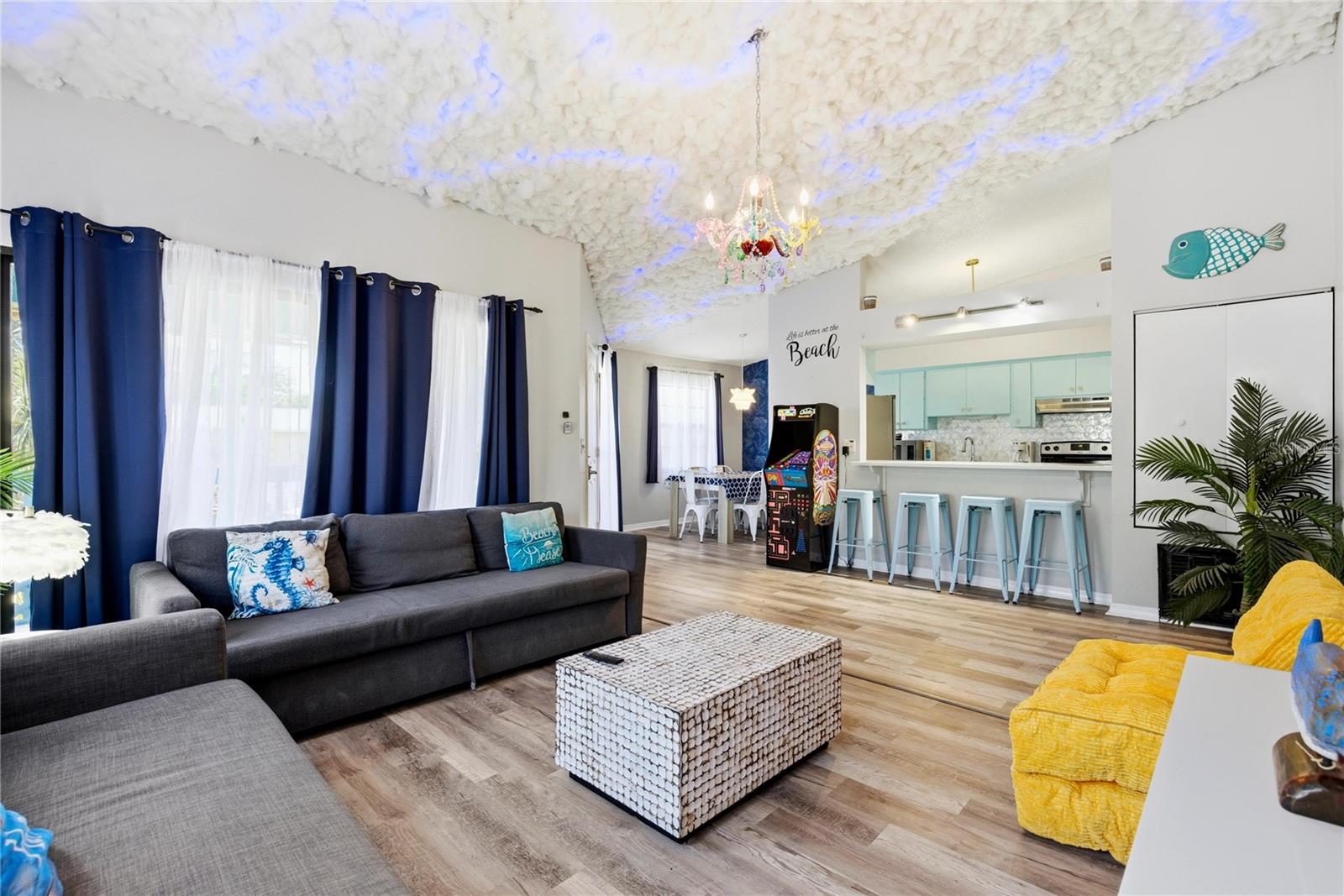 527 BEACH RD
