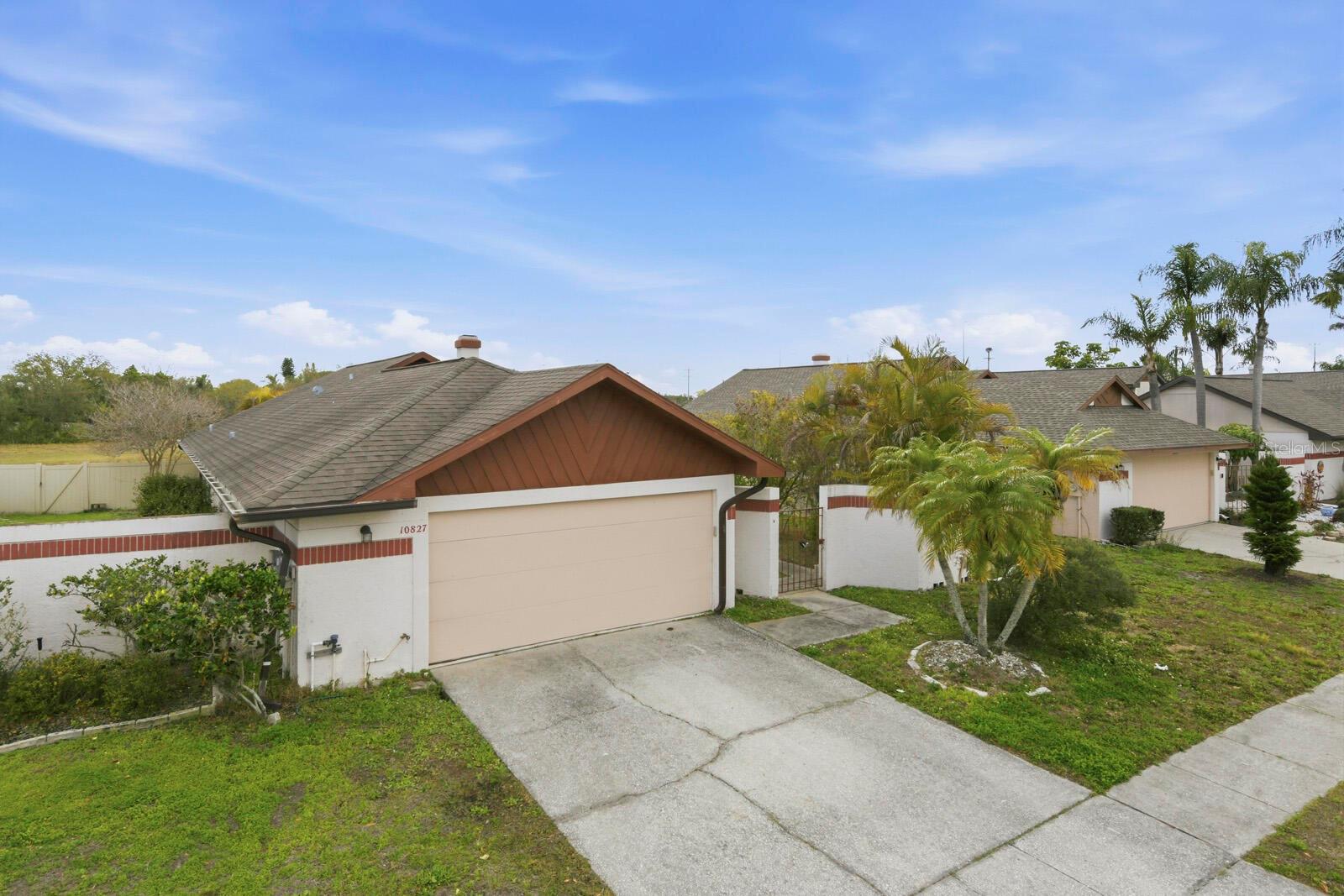 10827 VENICE CIR