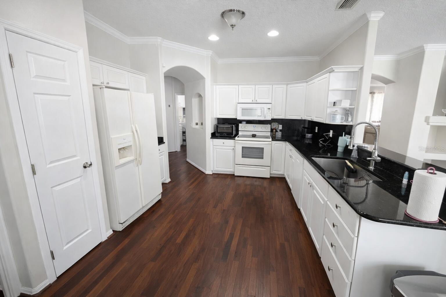 8044 CANYON LAKE CIR