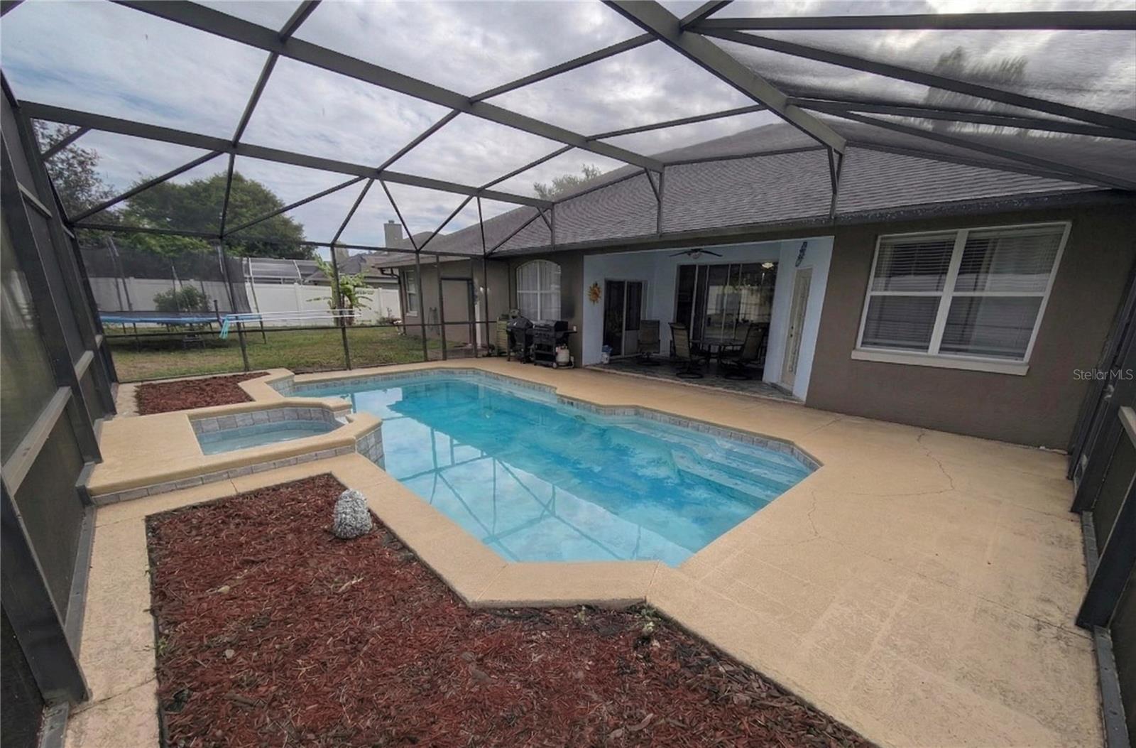 8044 CANYON LAKE CIR