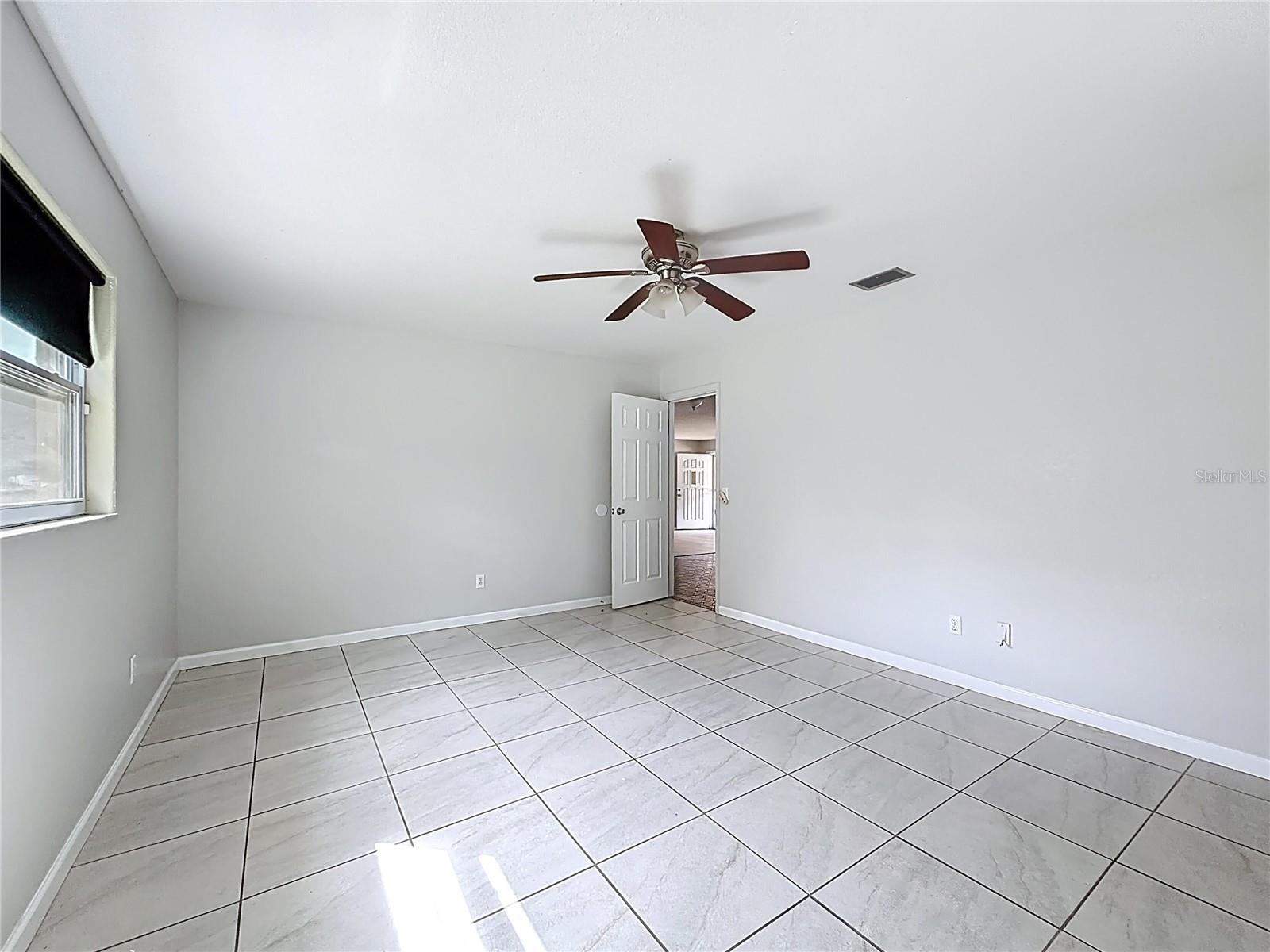 1605 NE 17TH AVE
