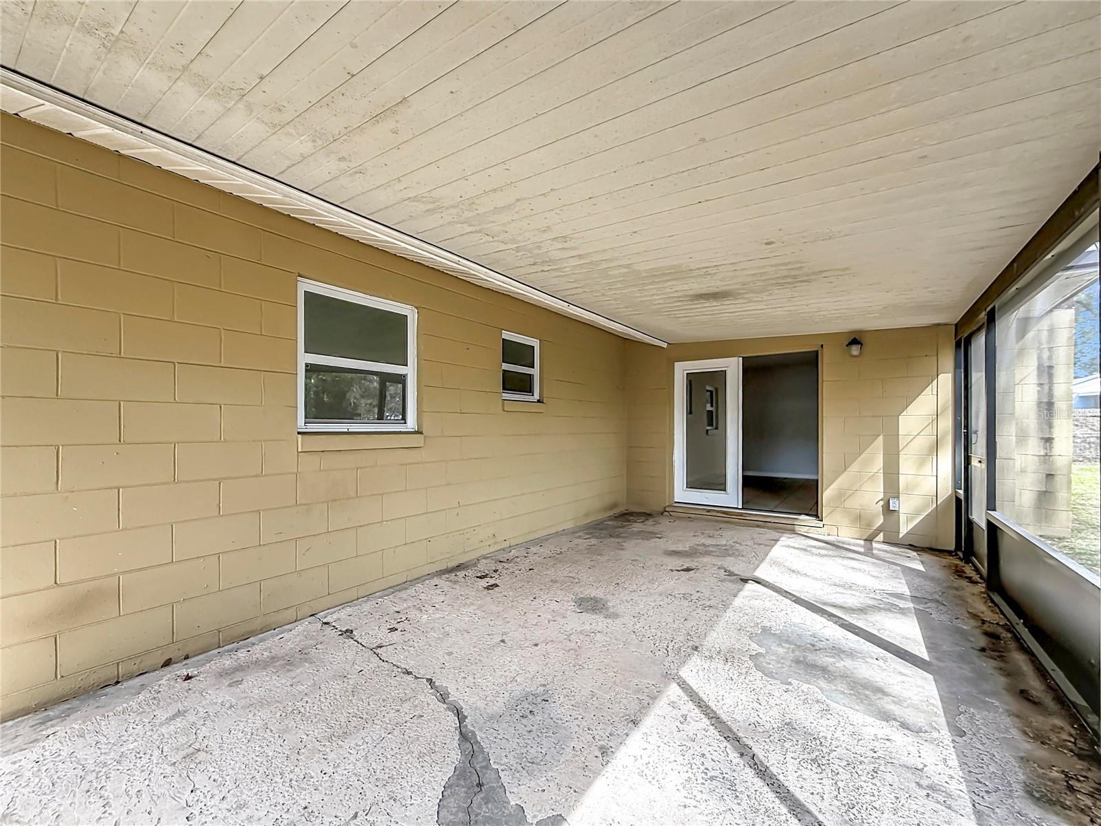 1605 NE 17TH AVE