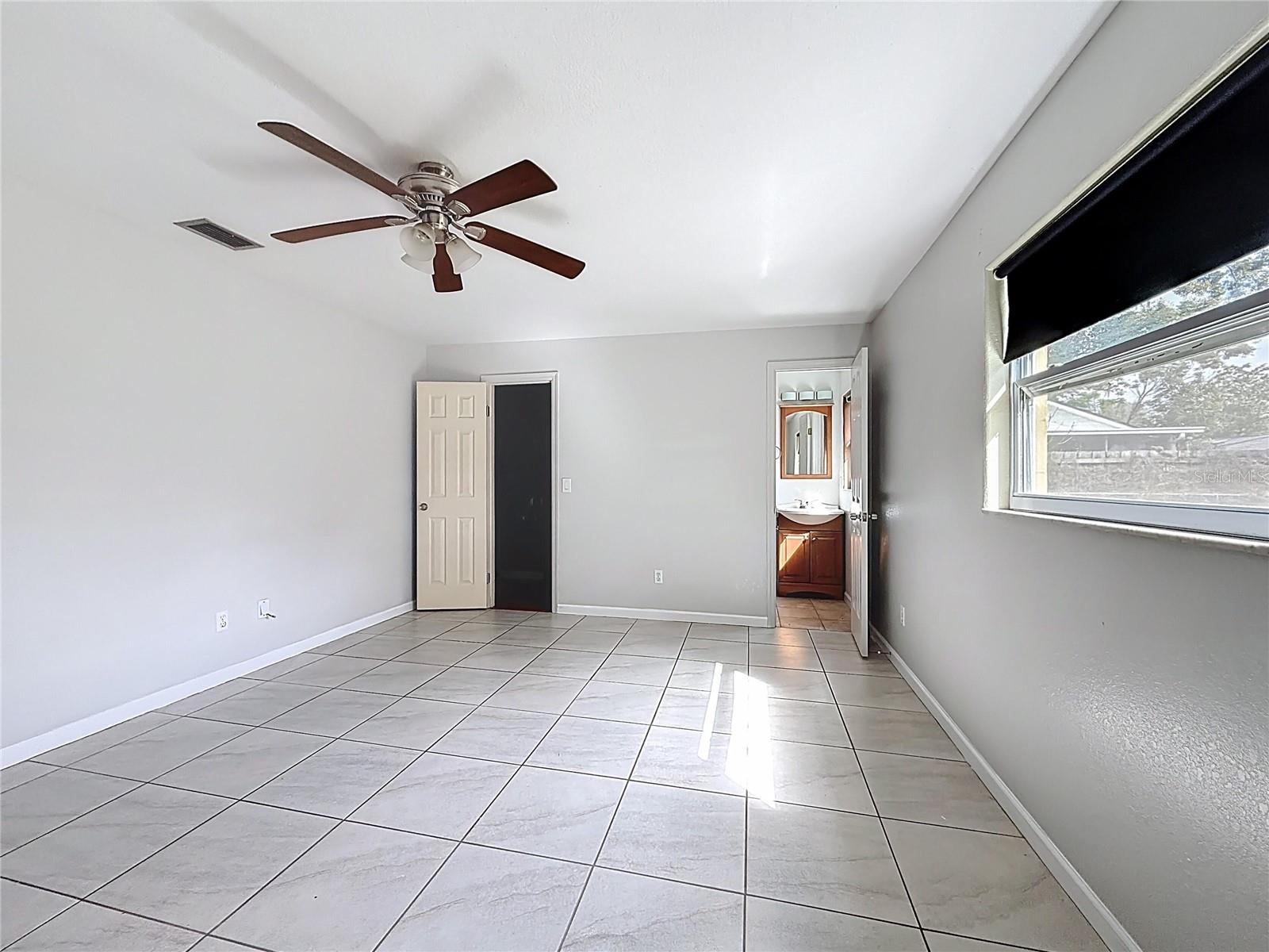 1605 NE 17TH AVE