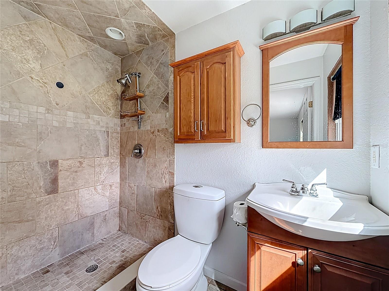 1605 NE 17TH AVE