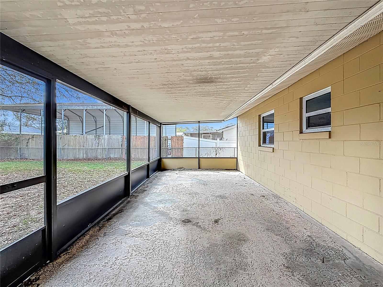 1605 NE 17TH AVE