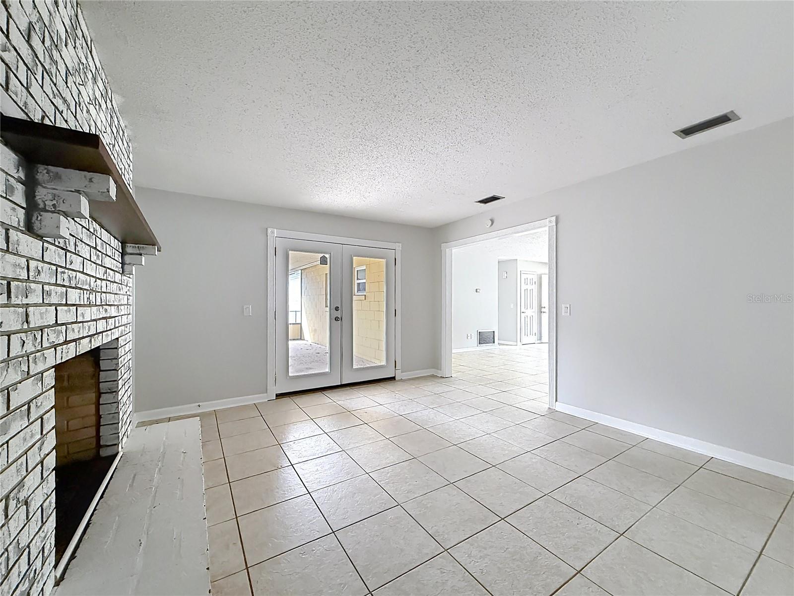 1605 NE 17TH AVE