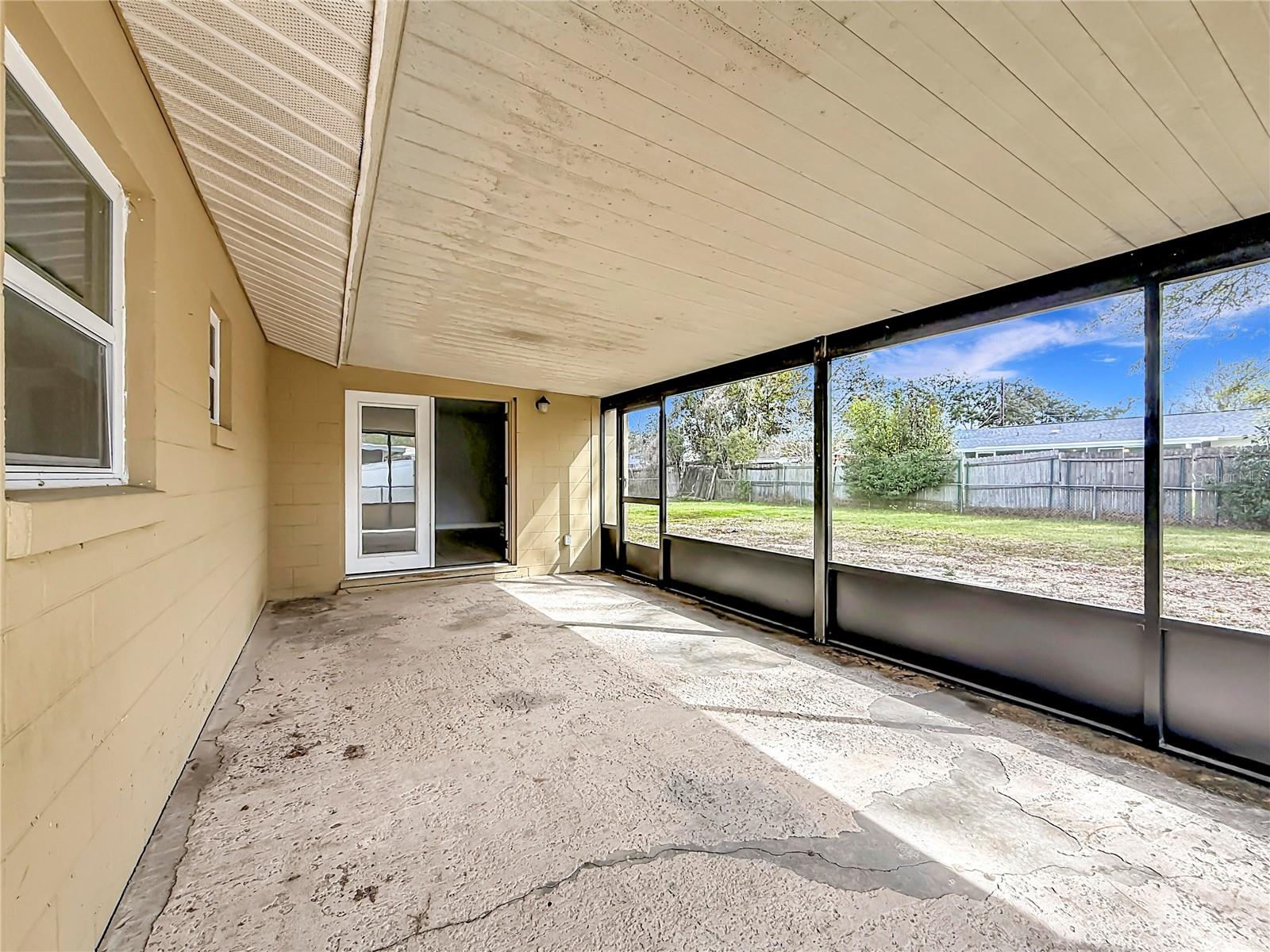 1605 NE 17TH AVE