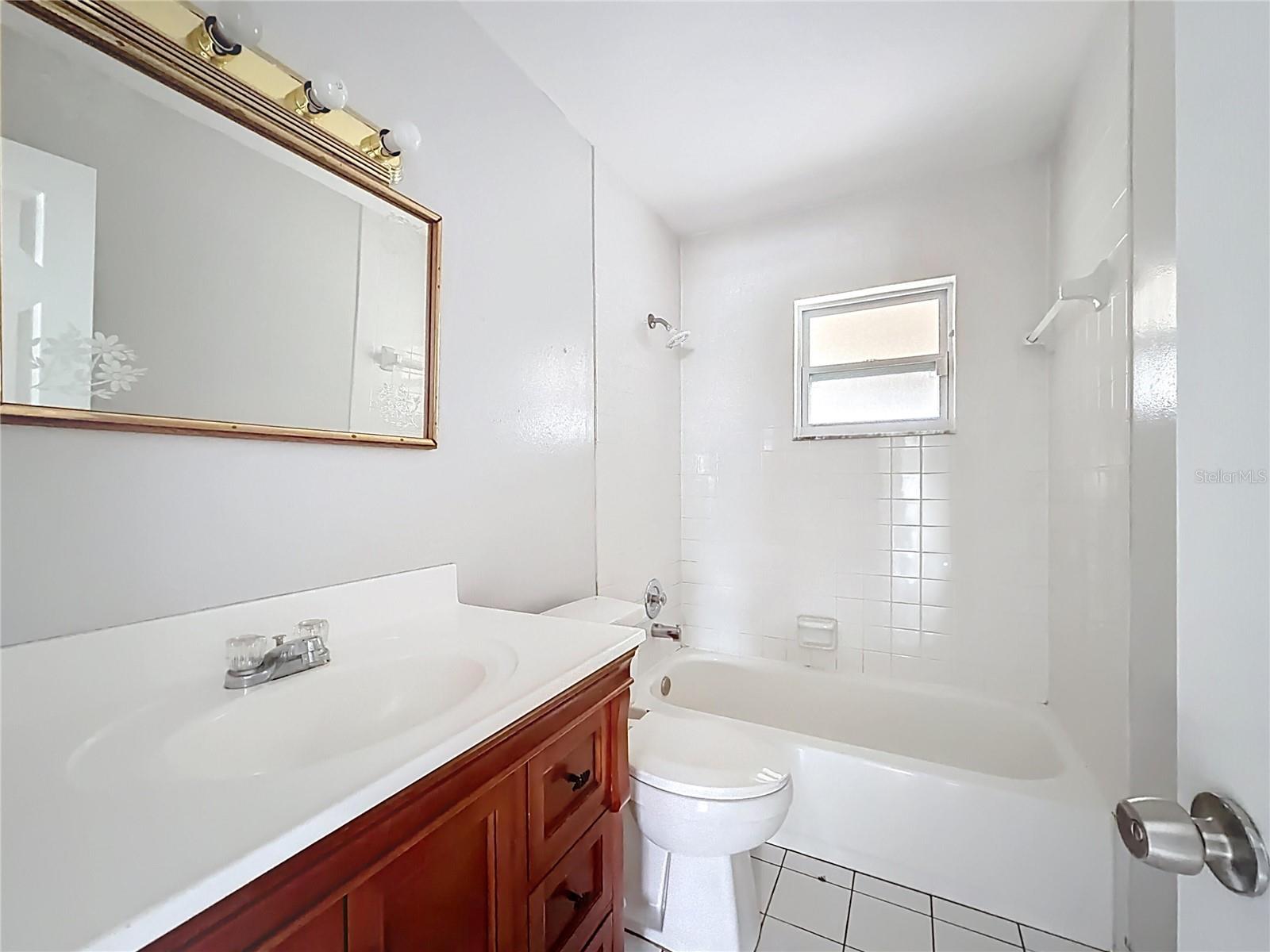 1605 NE 17TH AVE