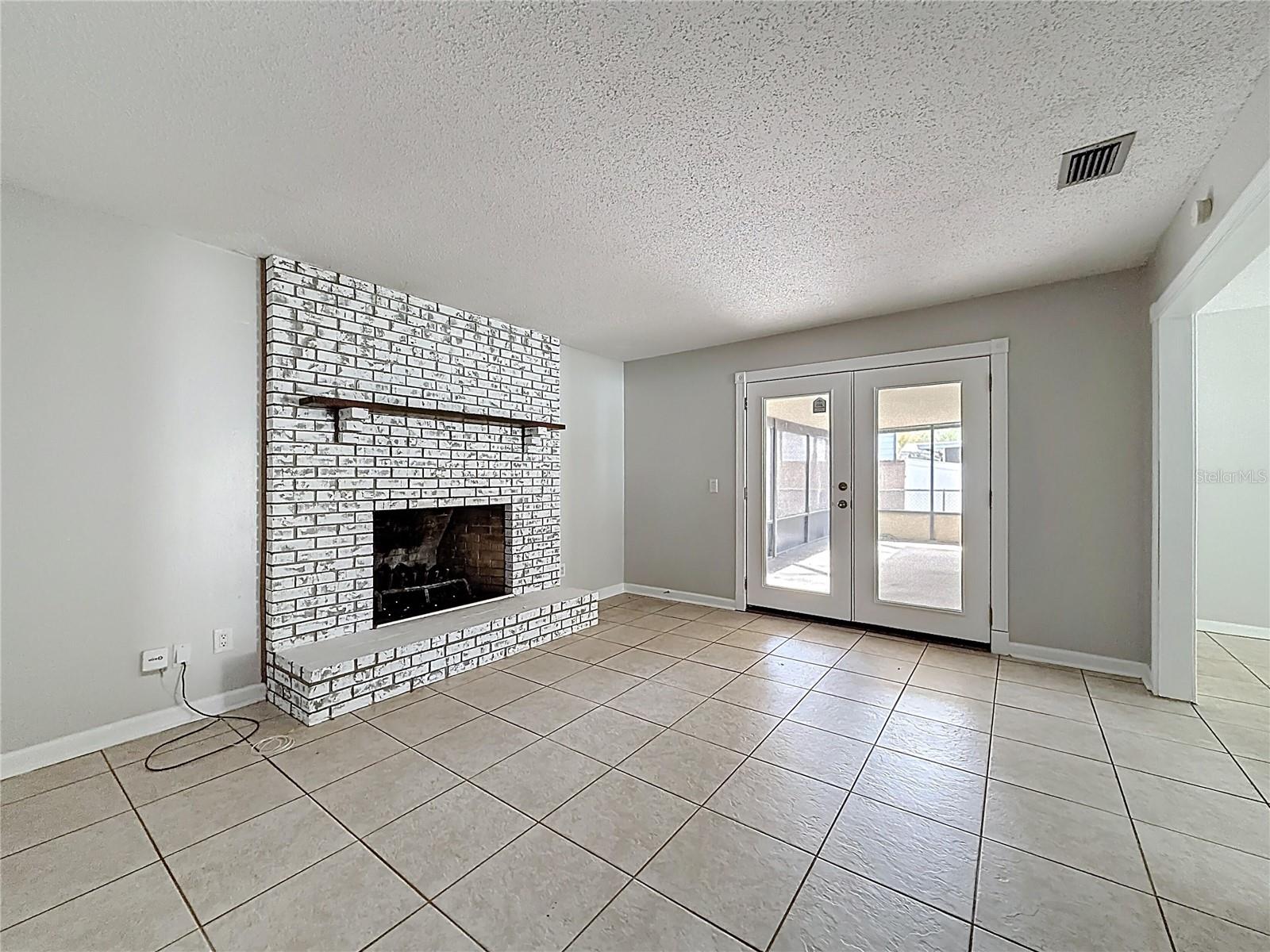 1605 NE 17TH AVE