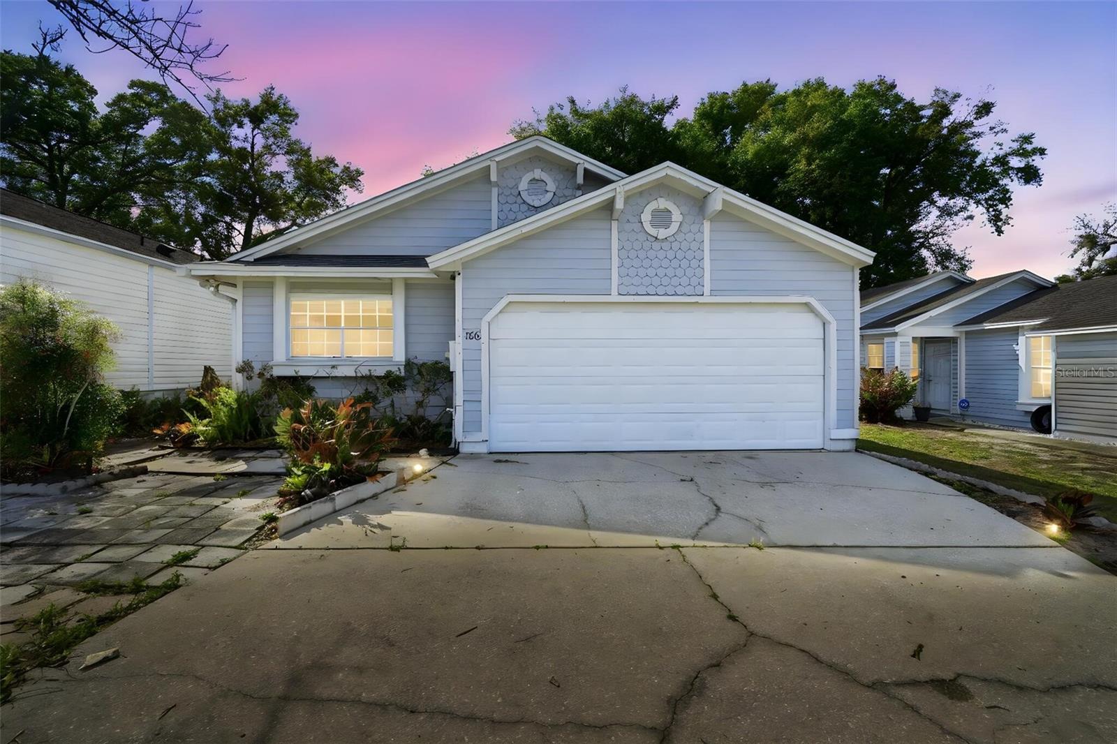 106 LAMPLIGHTER DR