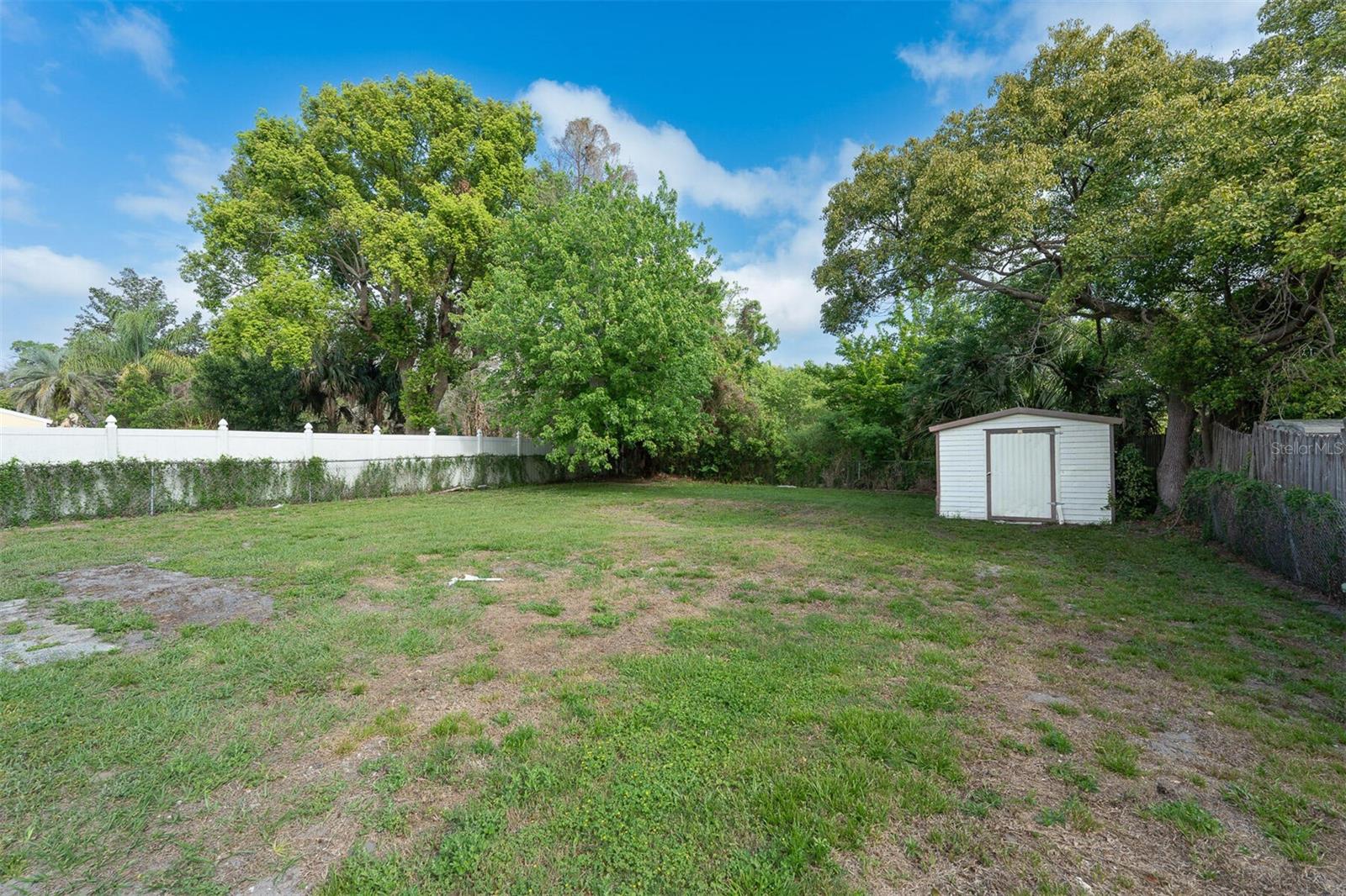 1415 CARLSON DR
