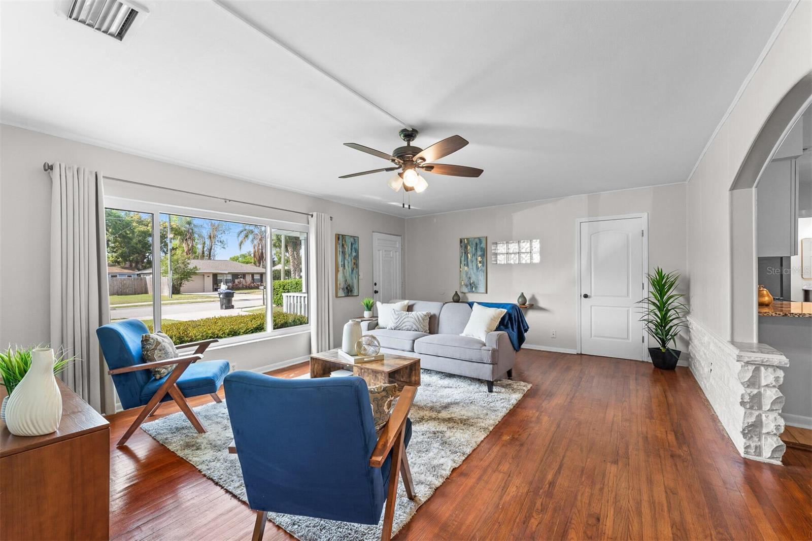 1415 CARLSON DR