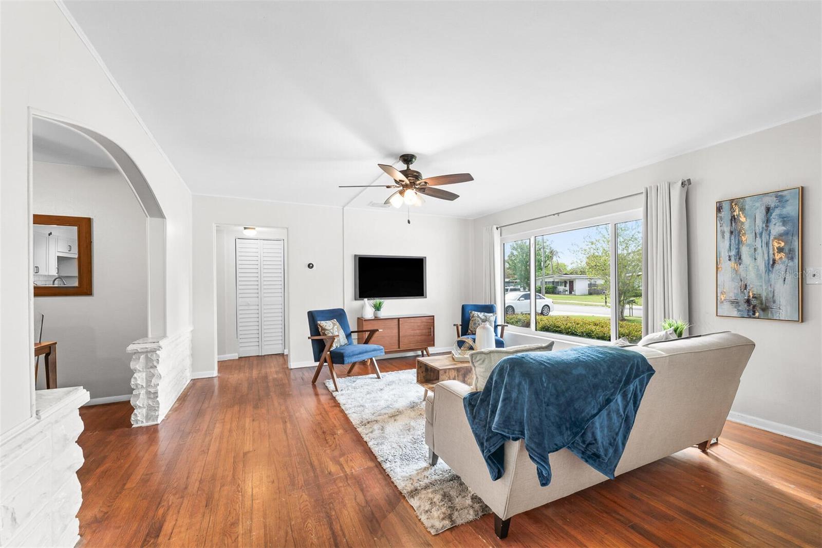 1415 CARLSON DR