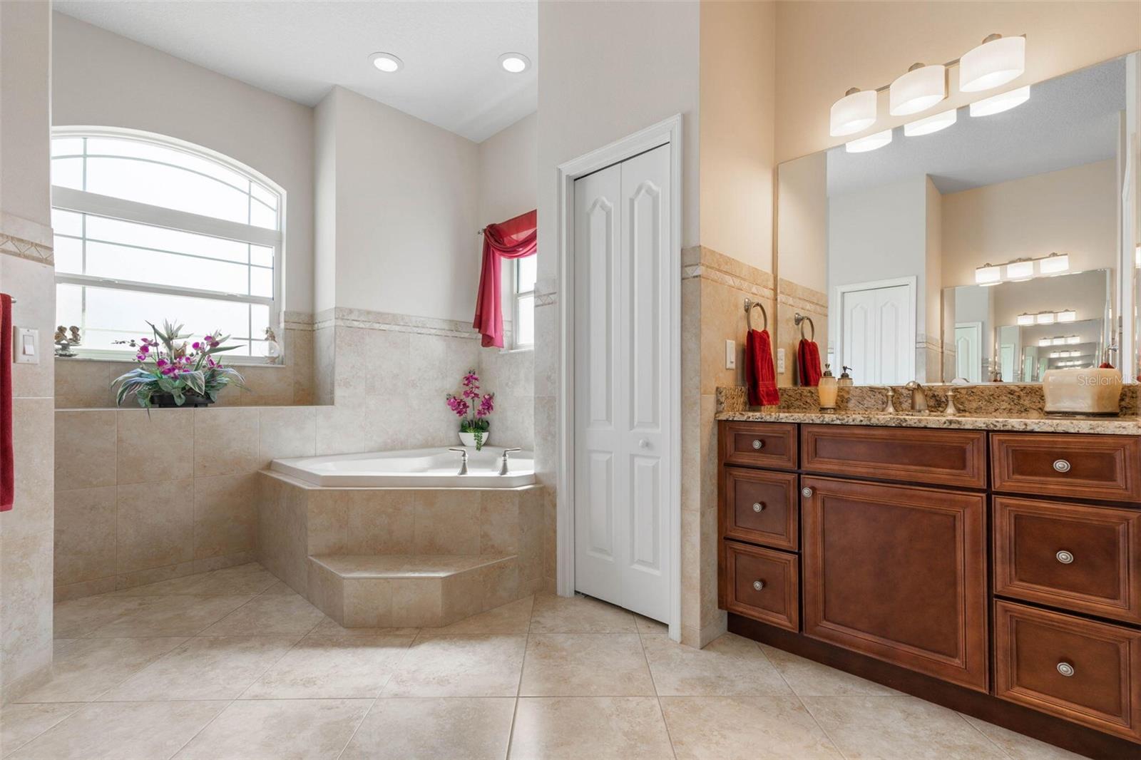60 FENIMORE LN