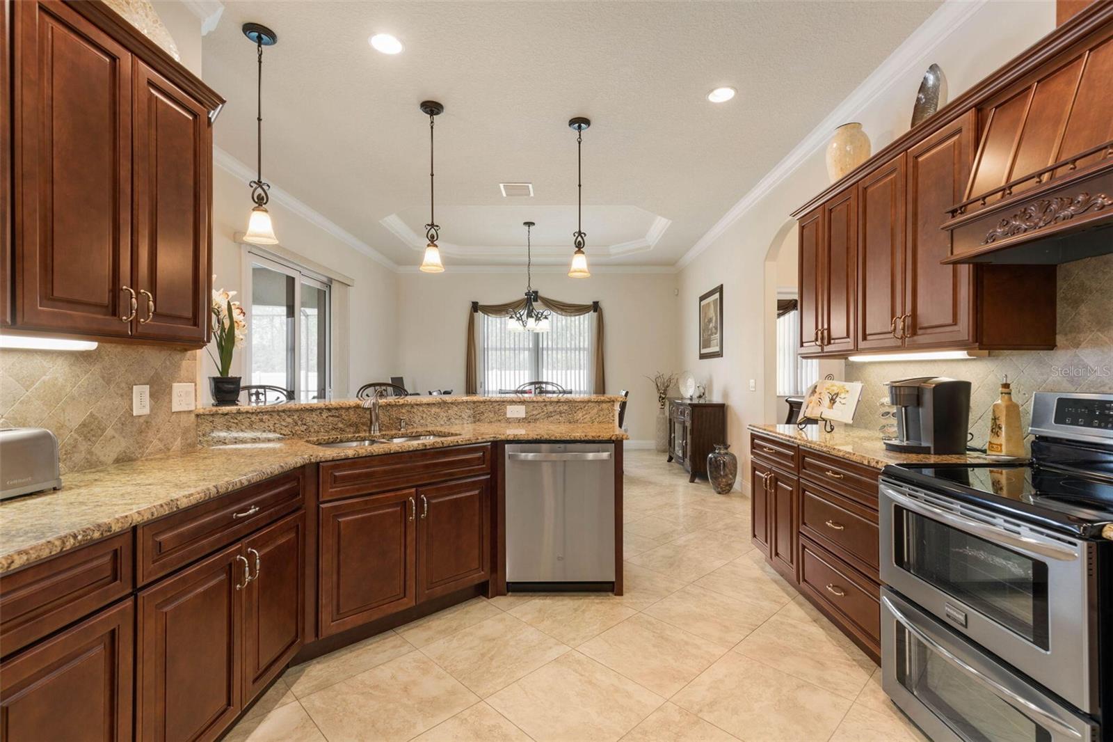 60 FENIMORE LN
