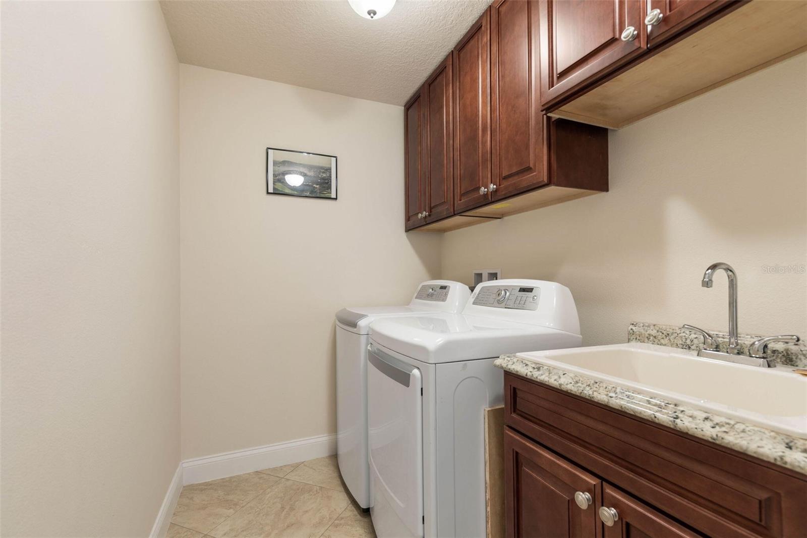 60 FENIMORE LN
