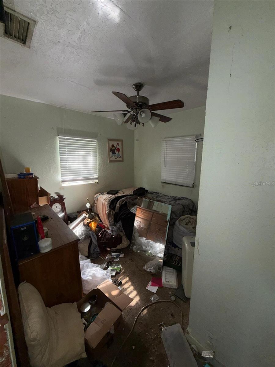 702 E OHIO ST