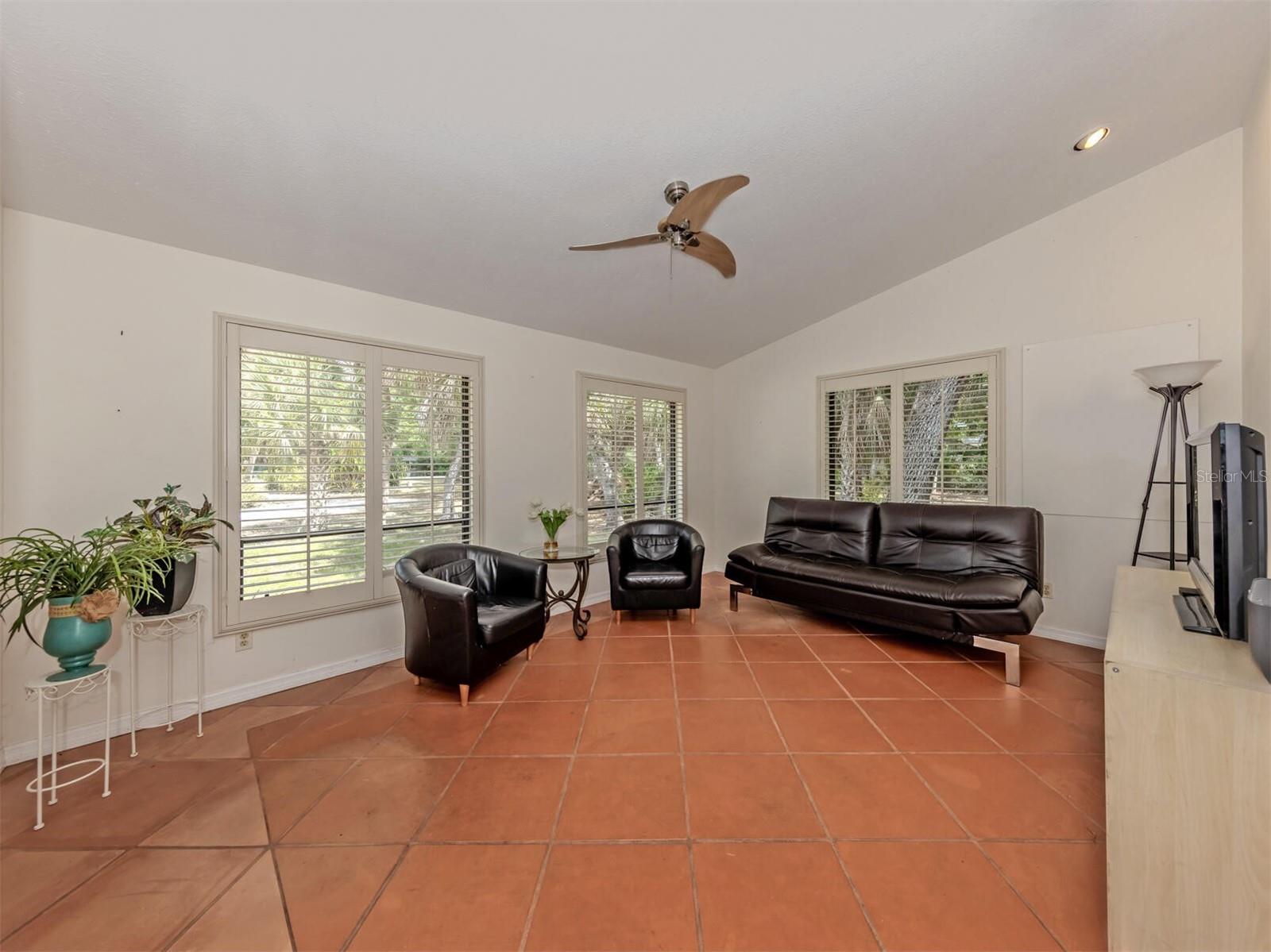 2602 FIRETREE LN