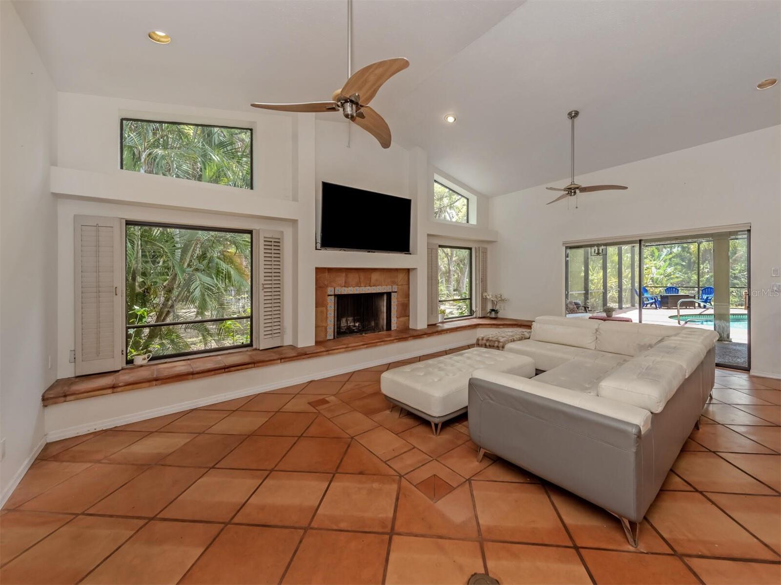 2602 FIRETREE LN